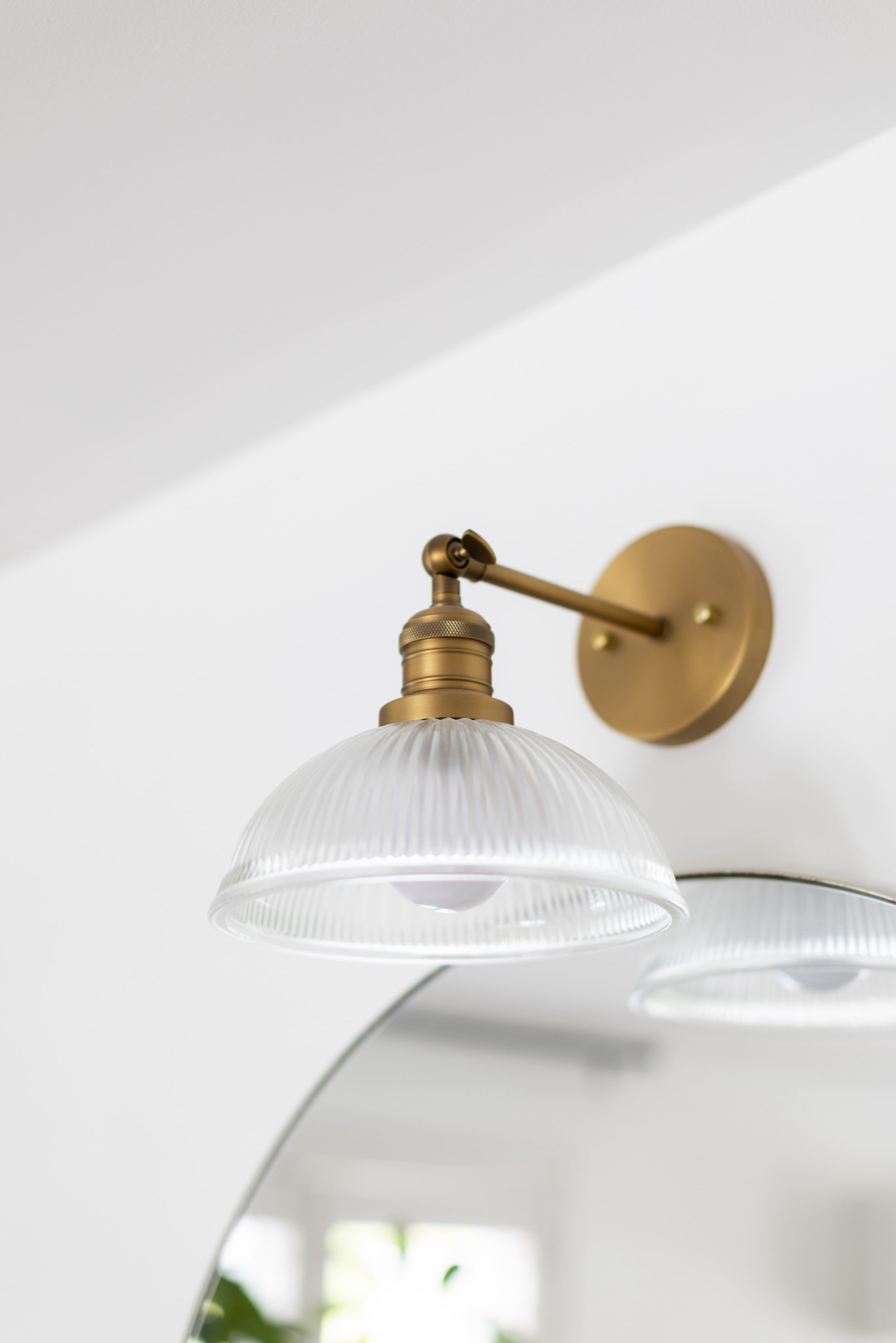 Wireless light sconce that elevates any mirror!

#LTKFindsUnder100 #LTKHome