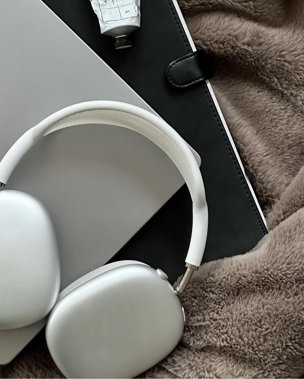 spring home decor ideas, summer home refresh, minimalist home decor for spring, floral decor ideas, outdoor patio ideas, cozy backyard makeover, trending wall colors for spring, summer tablescape inspiration, decluttering for spring, breezy curtains for summer, indoor plants for warmer weather, small space summer decorating tips 

 #LTKSpringSale #LTKHome #LTKTravel