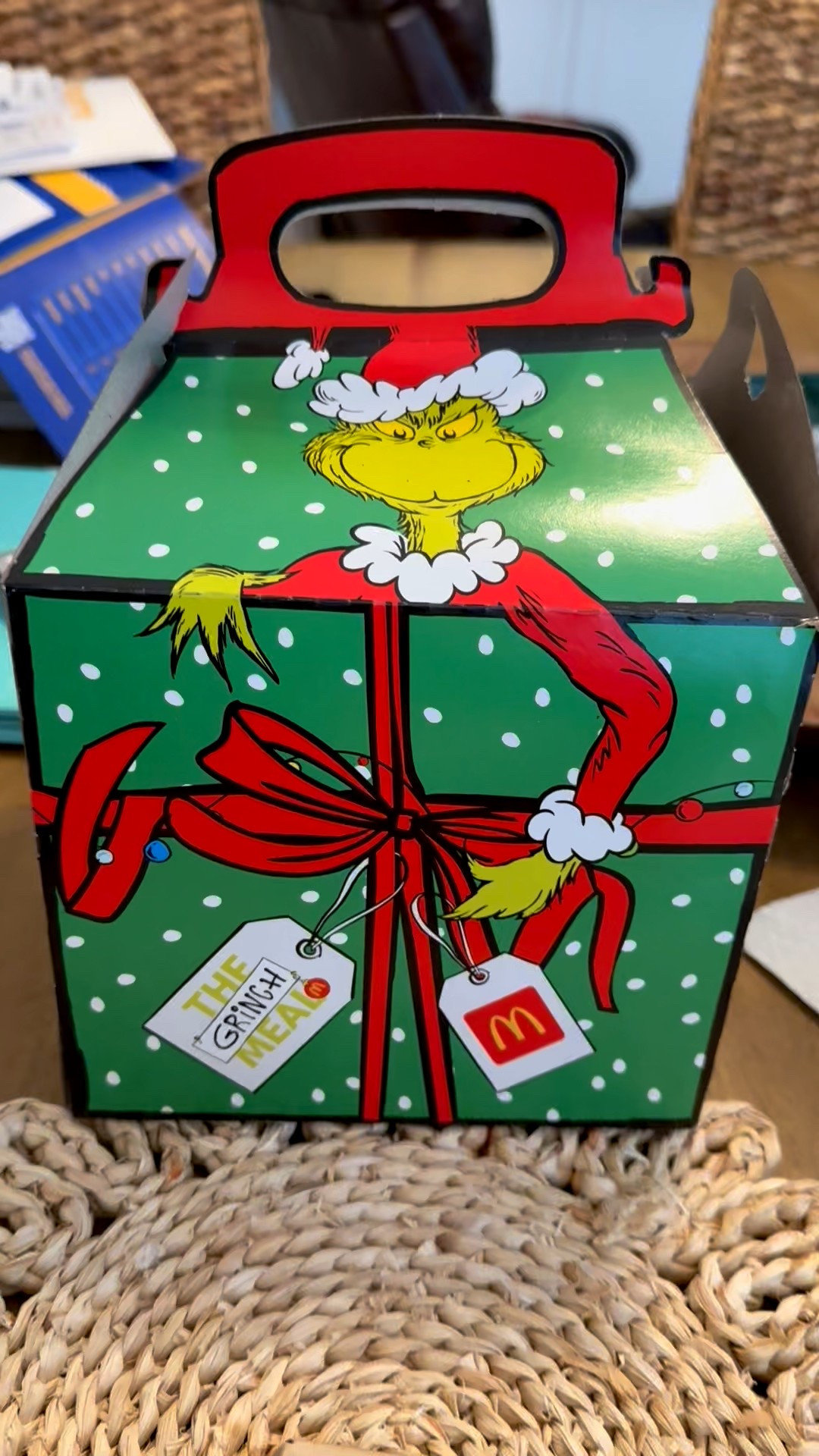 I had to try the McDonald’s Grinch meal🤣🤣🤣

#LTKmomlife #LTKKids #LTKSeasonal