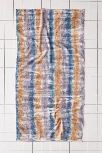 Pippa Dye Tech Bath Towel | Urban Outfitters (US and RoW)
