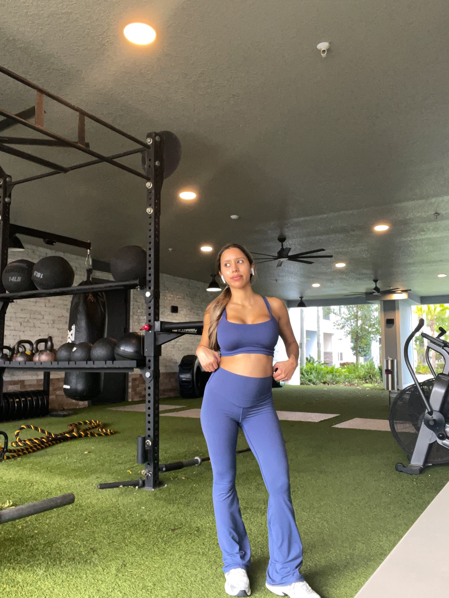 So obsessed with this set I had to get it in another color! The material is to die for, so soft & stretchy which is exactly what I need these days 🤰

#LTKfitness #LTKbump #LTKfindsunder100