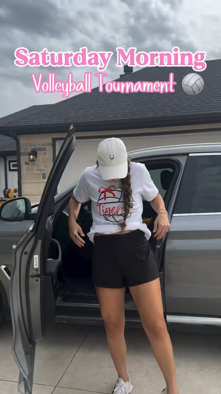 Saturday mornings lately 🫶🏼 breakfast, getting ready, volleyball + trying to feel somewhat put together 😂 these shorts have been on repeat lately 🤍 Linked in Bio 🔗