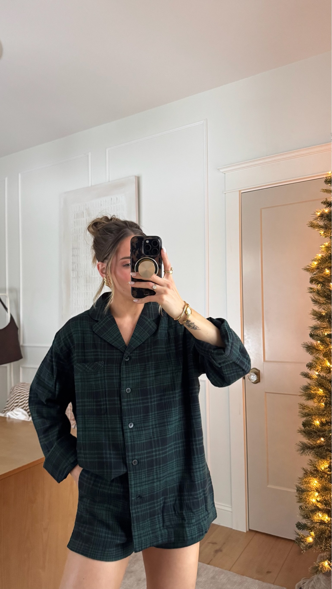 I am refusing the let go of the holiday cozy vibes 🖤