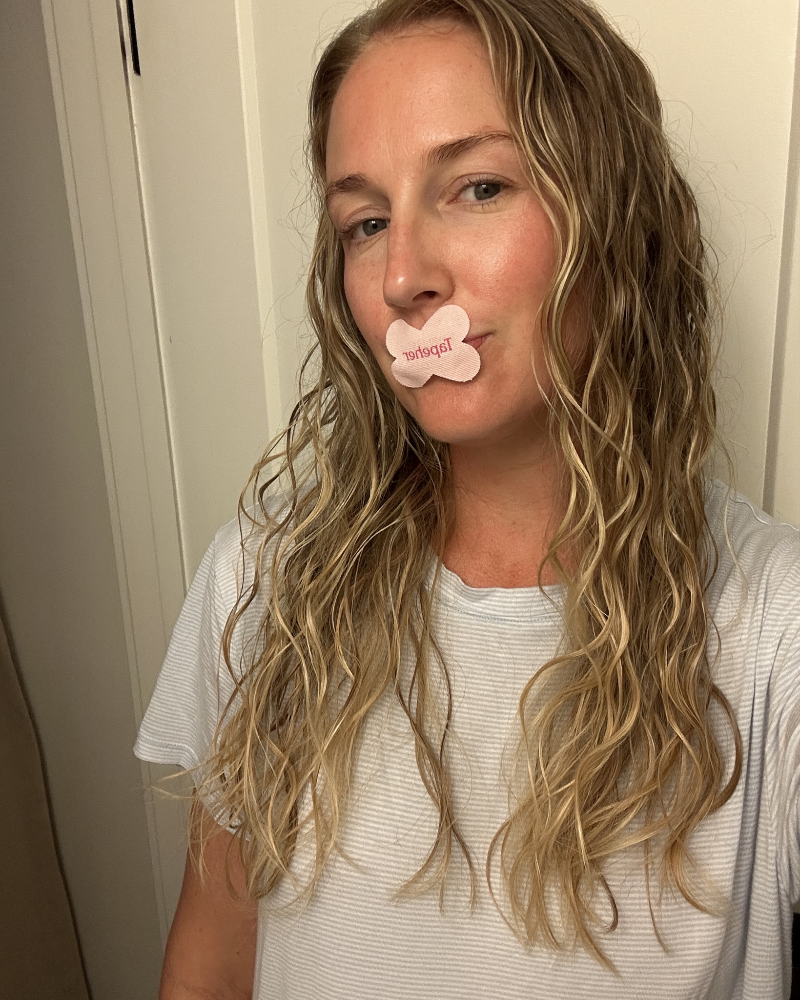 New habit goal: going to try mouth taping and see what all of the fuss is about!!! There are so many benefits: less snoring, more REM sleep, better oral health, more energy throughout the day, the list goes on! Living this tape from Tapeher because it’s really small and soft and doesn’t leave weird residue or redness in the morning. They have any even smaller version too which is so cute haha. 