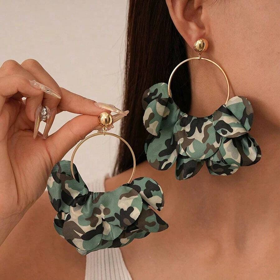 LocalAndkiss 1pair Fashion Zebra Striped Cloth Petal Design EarringsSKU: sc260109161141402458743 | SHEIN