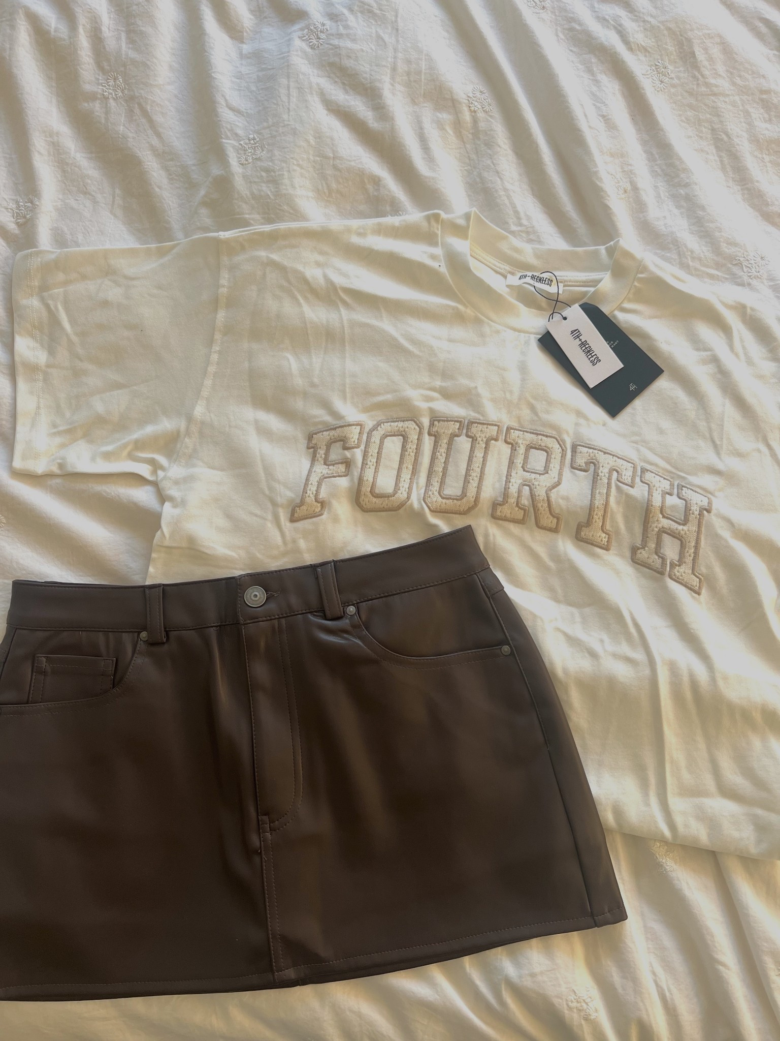 If you’re on the hunt for a brown leather skort for autumn/winter, stop here!! 

This is sooo soft you’d actually think it’s real leather, and I bloody love skorts that look like mini skirts (and don’t look like shorts at the back?!)😍 cannot wait to style these and I actually think they’d go quite nicely together?! 👀 

Skort, Stradivarius, 4th & reckless, autumn fashion, skirt, mini skirt, brown skirt, leather skirt, white tee



#LTKstyletip #LTKuk #LTKautumn