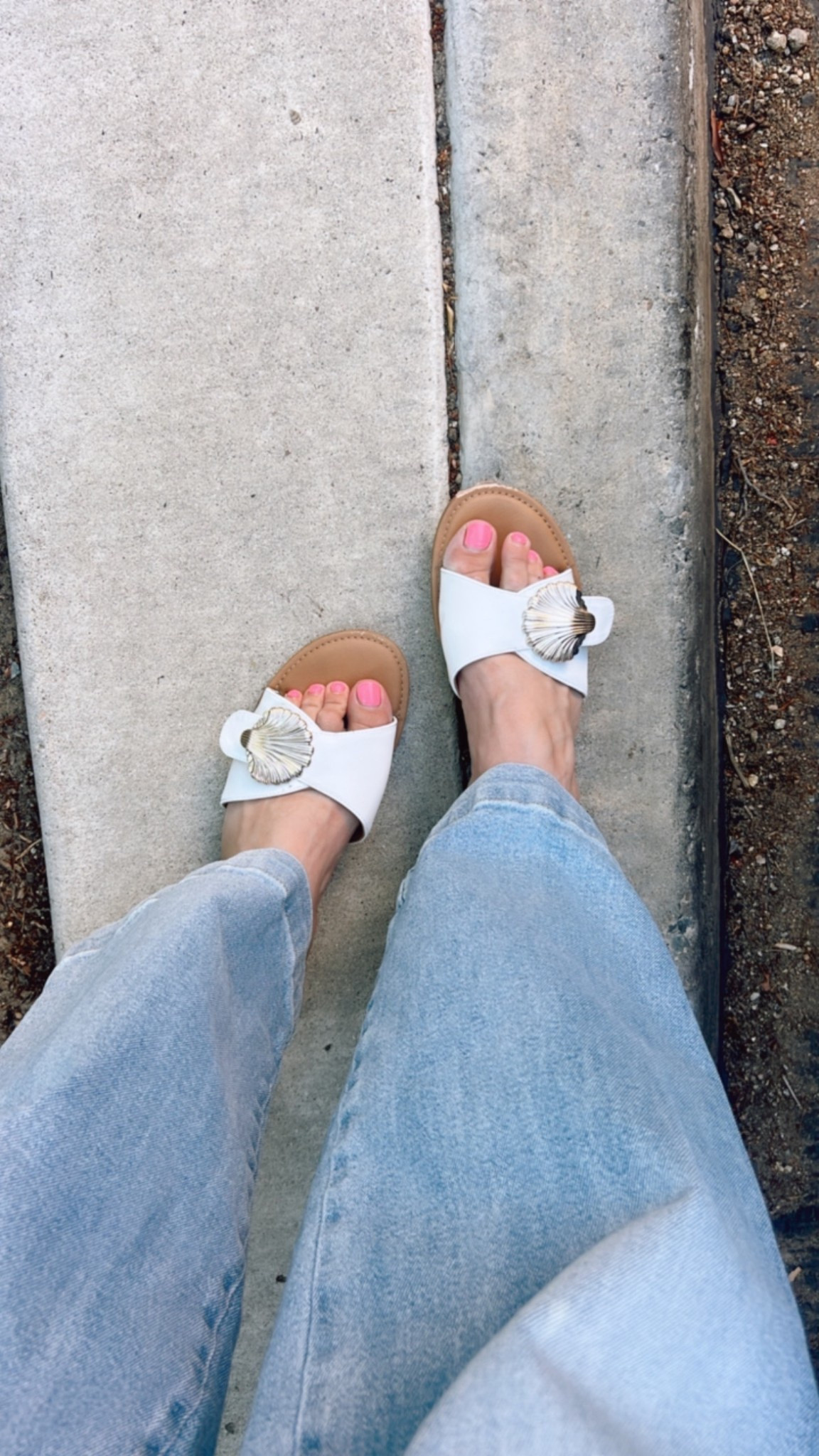 Beach Slides 🐚 
… seashell slides for the win ✨



#LTKFindsUnder50 #LTKShoeCrush #LTKSeasonal