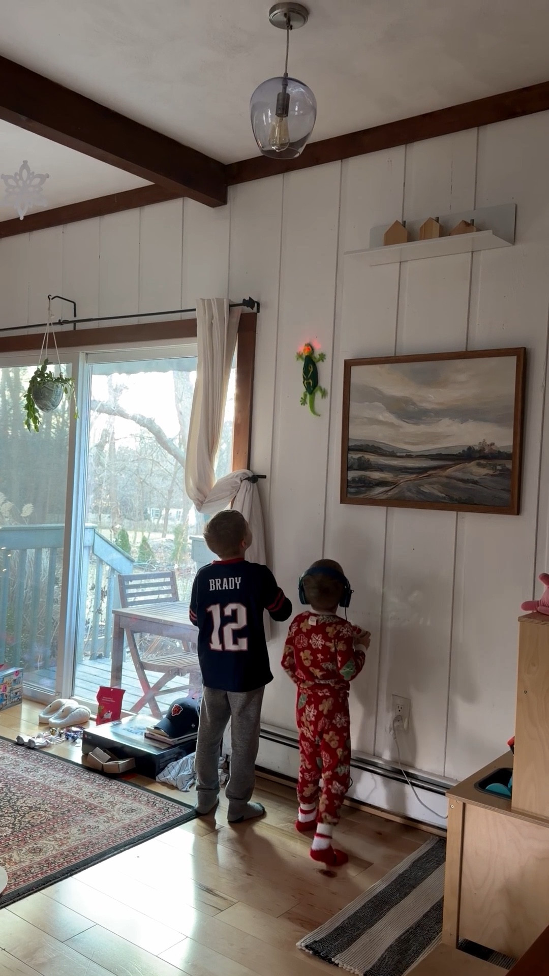 The lizard works (but can’t cross the transitions in our paneling 😬)!

#LTKHoliday #LTKmomlife #LTKKids