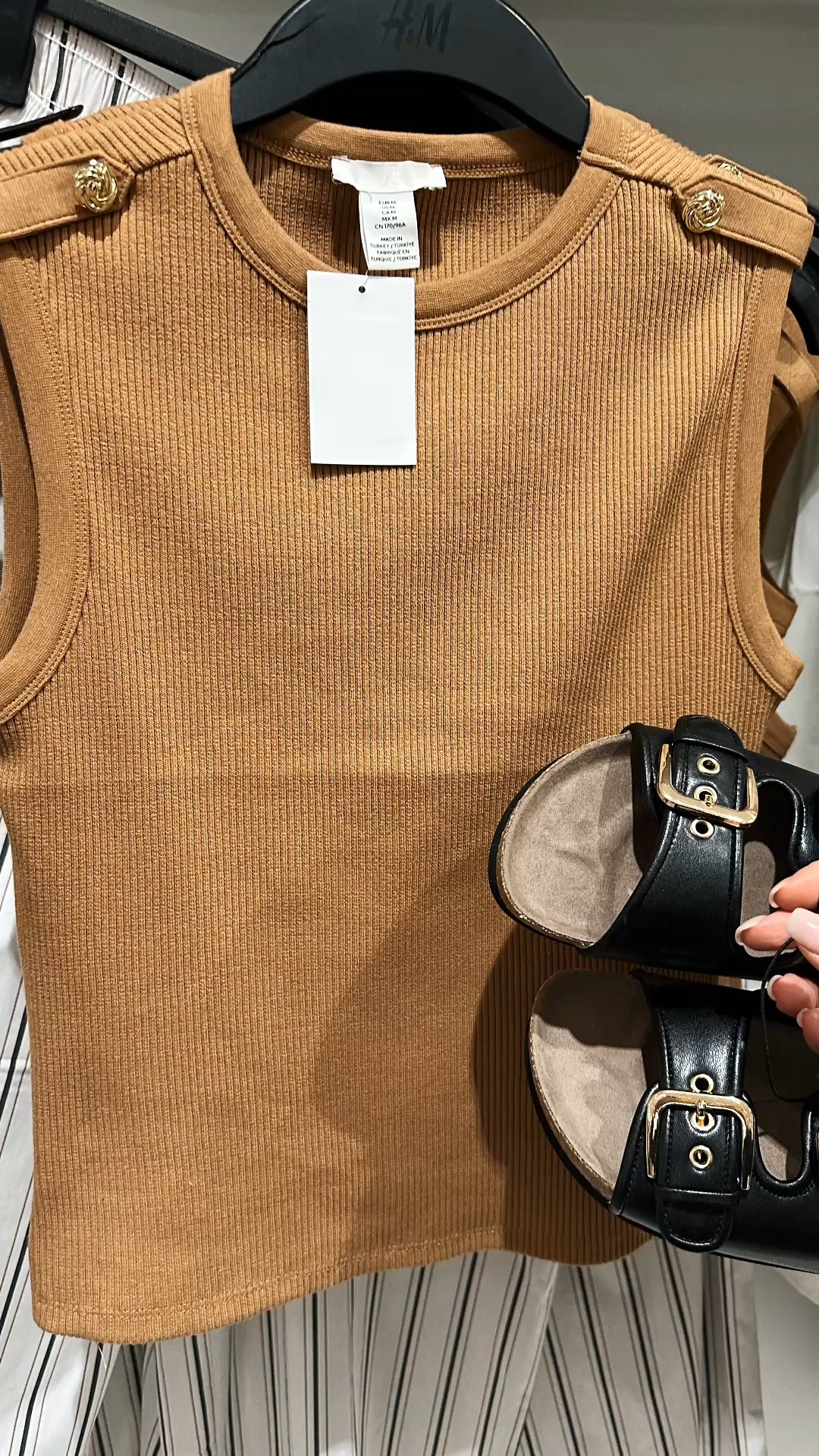 Neutral staples I’ll be reaching for on repeat 🤎🖤
This ribbed shoulder-button top and buckle sandals are the perfect elevated basics all from H&M and under budget.
Linked it all for you on my LTK 💌

Follow me @luxevsfashion to shop this look
#LTKunder50 #LTKsummerstyle #LTKsalealert


#LTKsummer #LTKsale #LTKstyletip