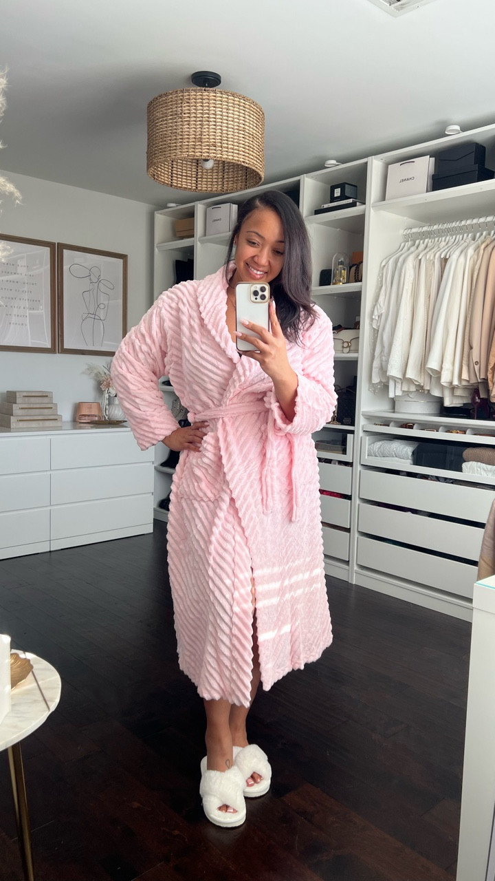If you’re looking for the perfect Cozy Girl gifts, @amazon has you covered. This robe is my absolute fav and comes in lots of colors; I just love the soft pink. It runs tts and I’m wearing a L/XL. Also sharing alll of my daily skincare favs! If you’re a beauty lover or know one, she’s going to love these items! I’ve linked these items and more in my LTK Shop so you can go shop directly from there! Download the LTK app where you can learn more about Amazon products. #ad #founditonamazon #WinterFavorites2025 

Thank you to Amazon for Sponsoring this Post! ❤️