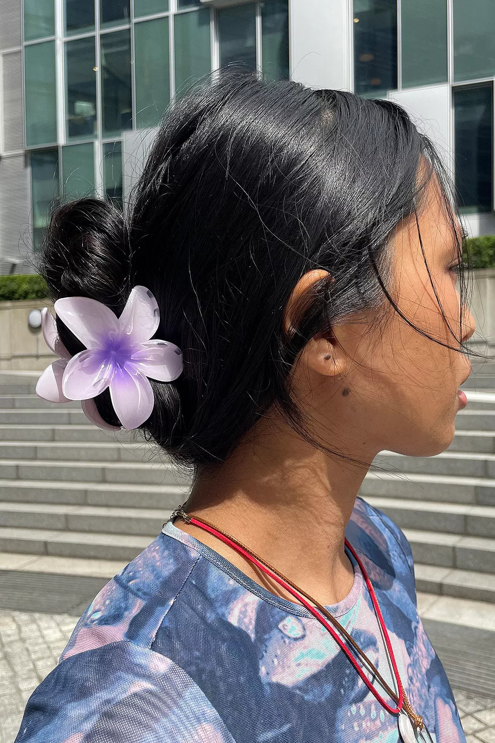 Haarklammer mit tropischem Blumenmuster | Urban Outfitters (EU)