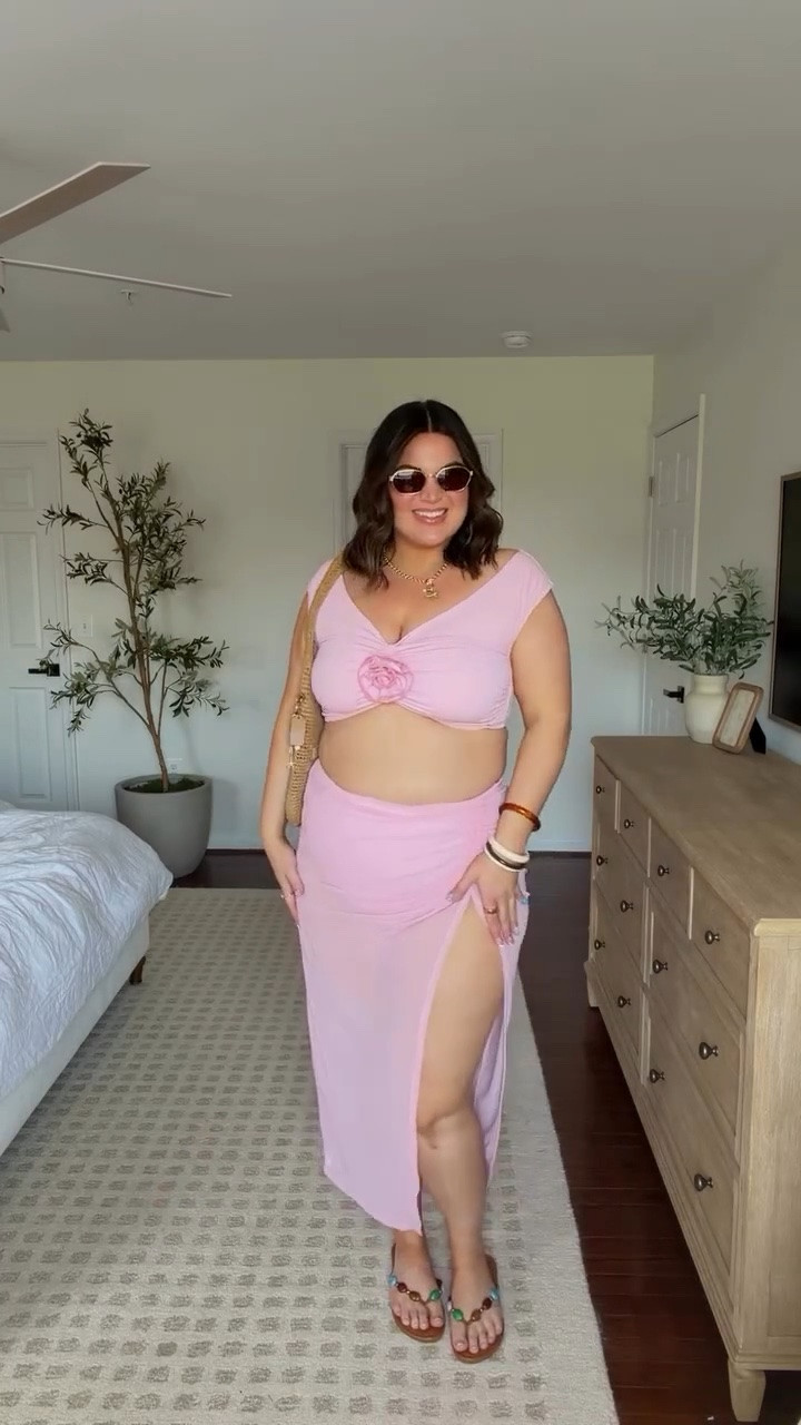 What I’m actually wearing in this heat wave as a 200+ lbs midsize girl 🥵 

Swim top: 14
Swim bottoms: 16
Cover up: 14/16

#LTKSwim #LTKMidsize #LTKTall