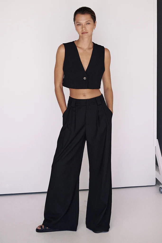 ROWAN BLACK CROPPED VEST | DISSH