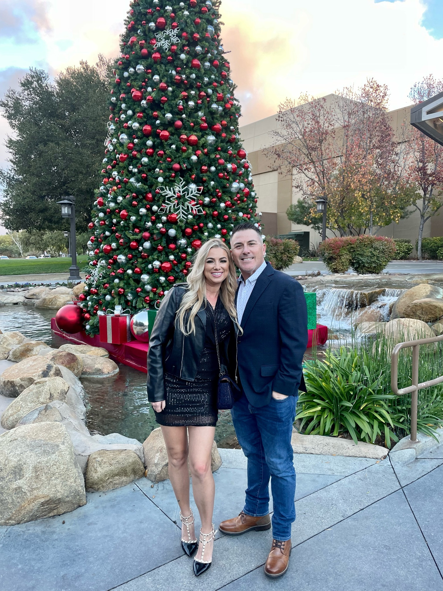 Christmas party and New Year’s Eve outfit idea.

Sequins dress
High heels
New Years
Outfit idea 
Nordstrom
Amazon dress
Black Friday deals
High heels
Sam Edelman 
Baffles Mischka 

#LTKHoliday #LTKshoecrush #LTKCyberweek