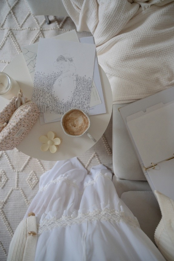 Slow Mornings Lately ☕️

A cozy morning at home — coffee, comfortable layers, and the little things that make getting ready feel a bit more special. 🤍

#SlowMornings #CozyHome #SlowLiving #MorningRoutine #MomStyle #EverydayFavorites

#LTKmomlife #LTKdayinmylife #LTKHome