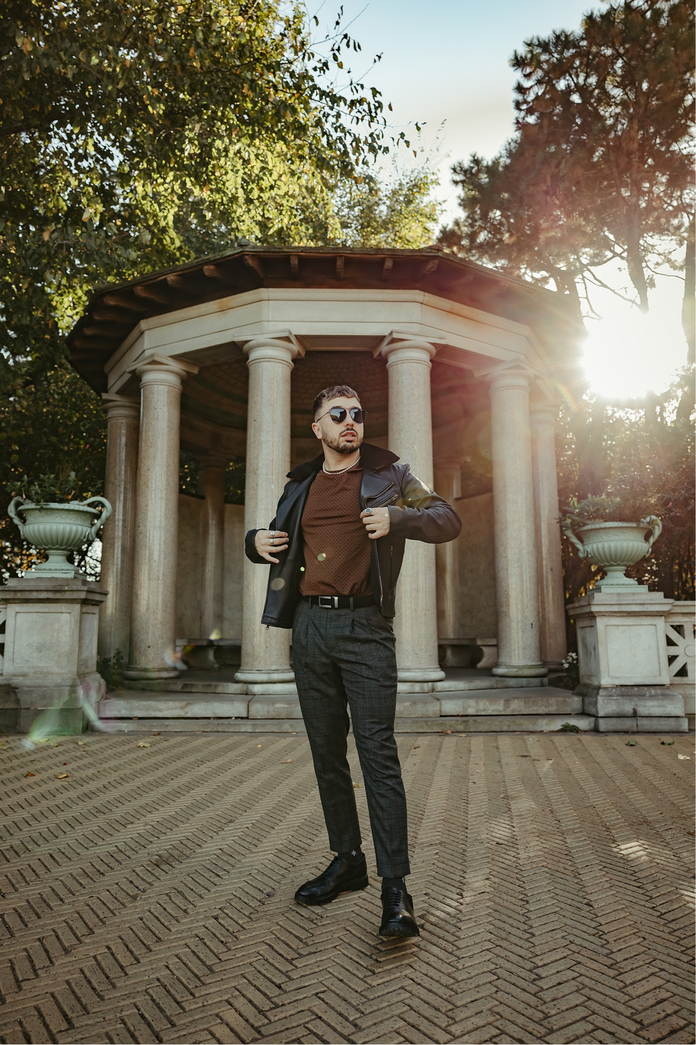 I find myself gravitating towards smart/street casual style (and low key remembering light layers of yester-week.)

Smart casual isn’t a well defined fashion category, but I find that it allows for a lot of experimentation. Pairing dressier pieces with casual or street style items creates something totally unique that’s also grounded in something recognizable.

Let me know if that actually makes sense 😅

@express became my go-to this fall for smart/street casual because they have trousers like these that play in between. #ExpressPartner #ExpressYou #ltkit

Basically, blurring the lines between fashion categories helps me find myself in my style. 

It’s time to play in between the lines.


#LTKstyletip #LTKmens #LTKSeasonal