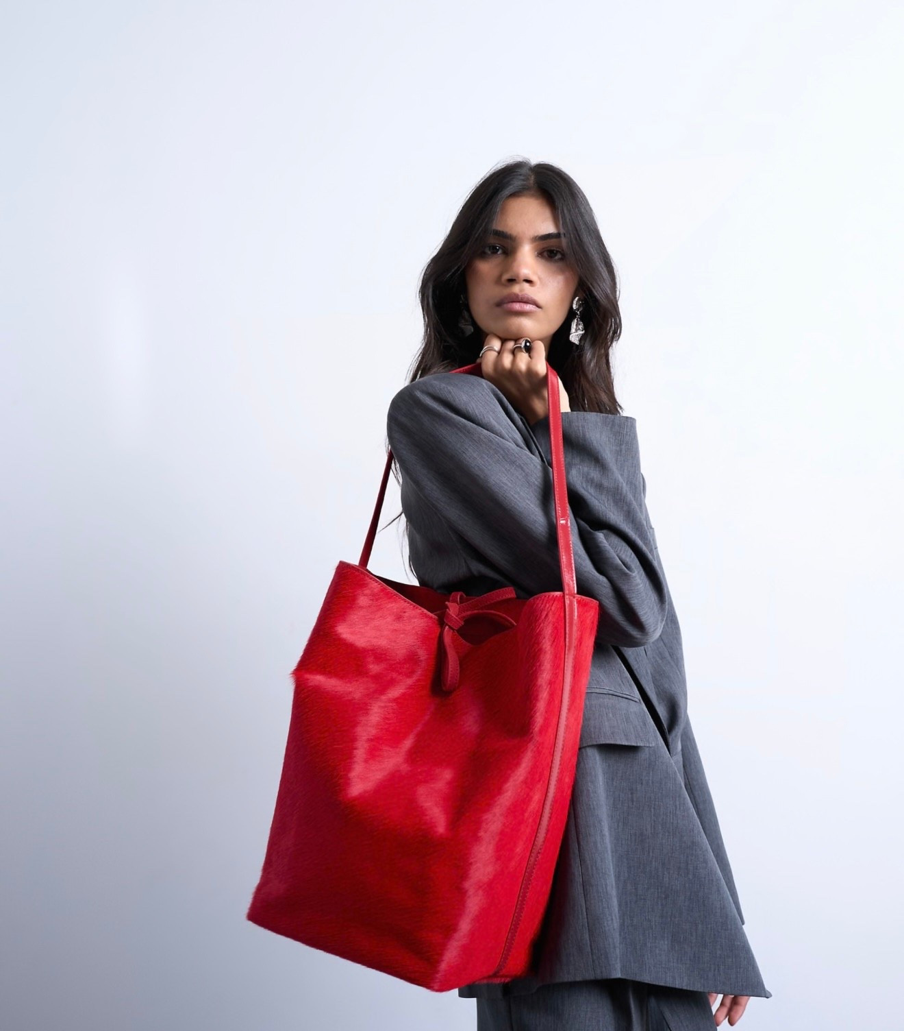 A beautiful statement bag for the season also comes in black! 

#LTKSeasonal #LTKHoliday #LTKStyleTip