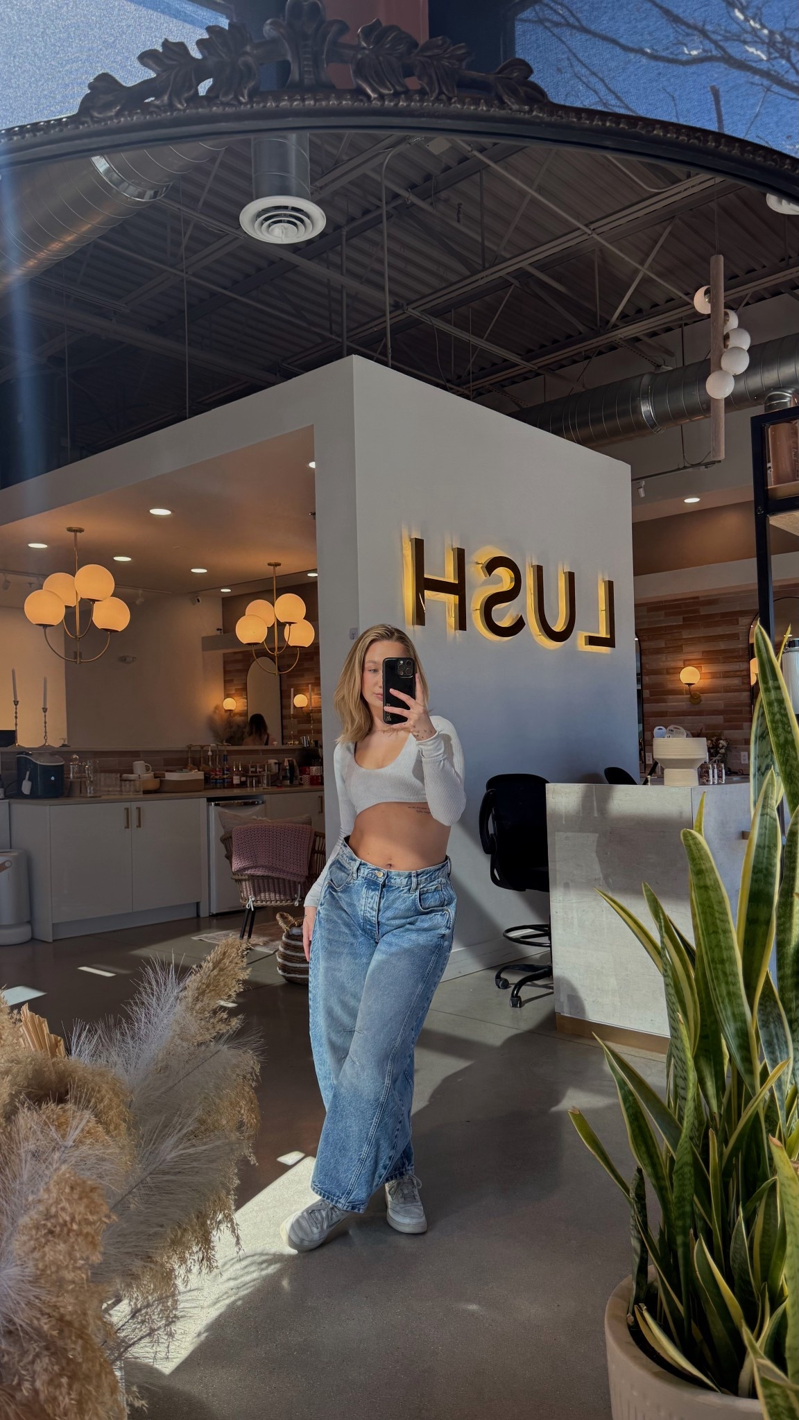 HAIRSTYLIST OUTFIT!
white crop long sleeve & denim jeans!

#LTKBeauty #LTKWorkwear #LTKPetite