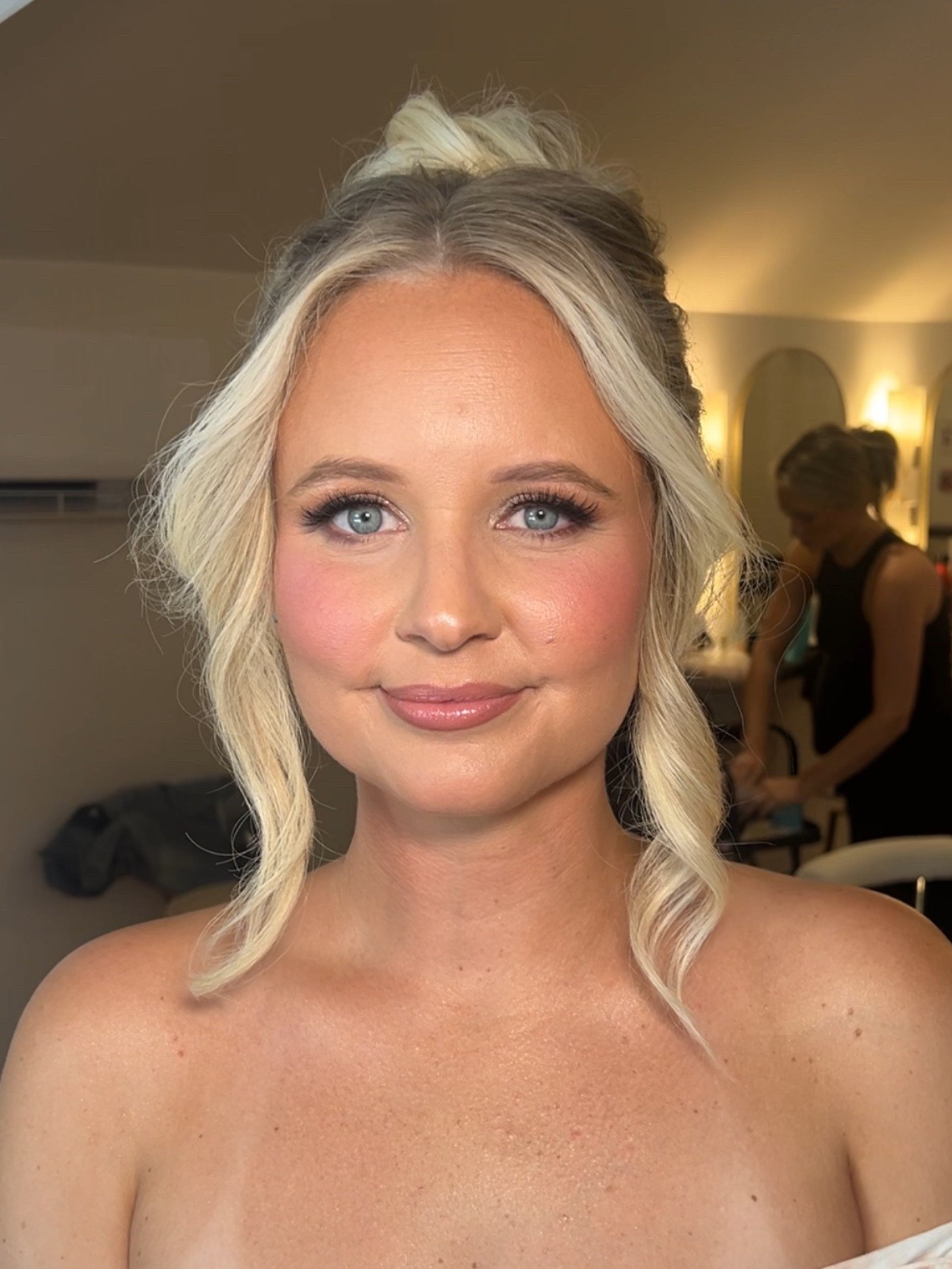 Products linked for Lina’s bridal makeup & hair look! ☁️