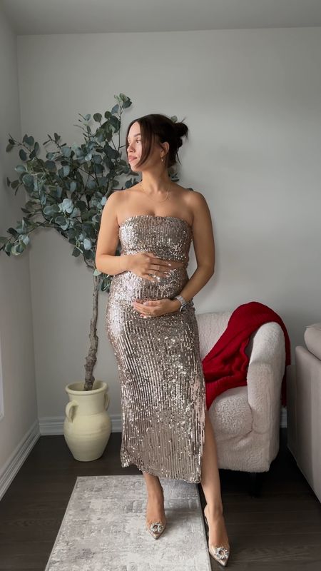 Wearing a Small in the top & skirt 

Holiday outfits, holiday outfit inspo, matching set, sequin set, sequin outfit, bump friendly outfits, bump friendly fashion, 20 weeks pregnant, 5 months pregnant, maternity outfit, maternity fashion 

#LTKHoliday #LTKbump #LTKstyletip