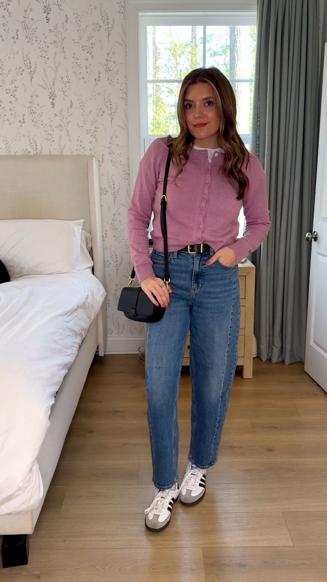 Favorite cardigan and my favorite barrel jeans are back in stock and 40% off! Old navy sale! @oldnavy 

#LTKSaleAlert #LTKFindsUnder50 #LTKOver40