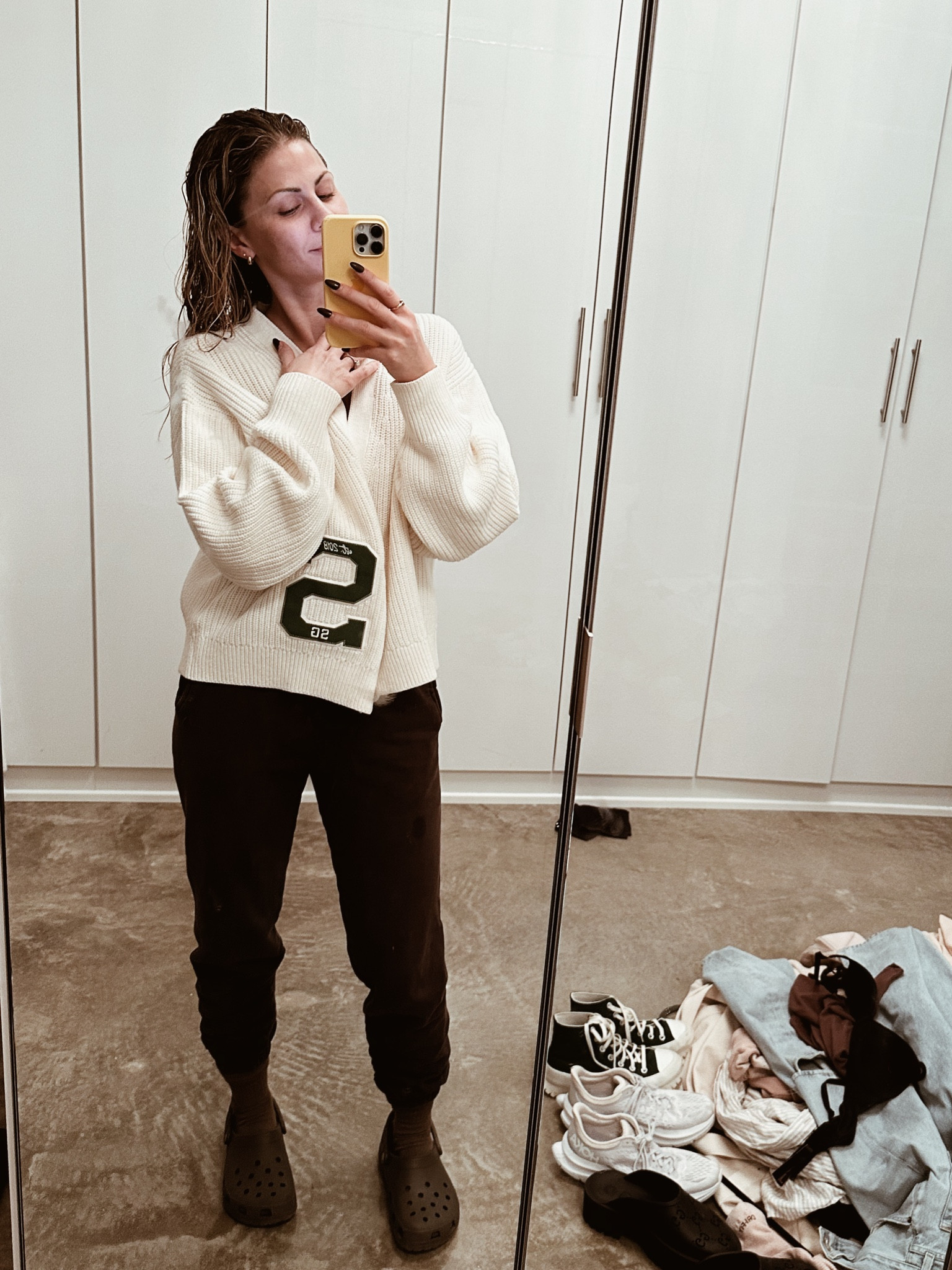 Been up since 3am and not sure why- but I have a feeling it’s gonna be a good day! Shower and sweats— let’s go! 

#LTKstyletip #LTKGiftGuide