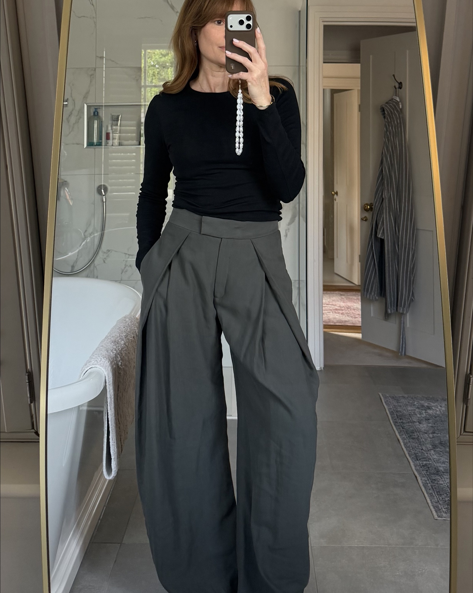 Wide leg pleated trousers 

#LTKuk #LTKworkwear #LTKspring