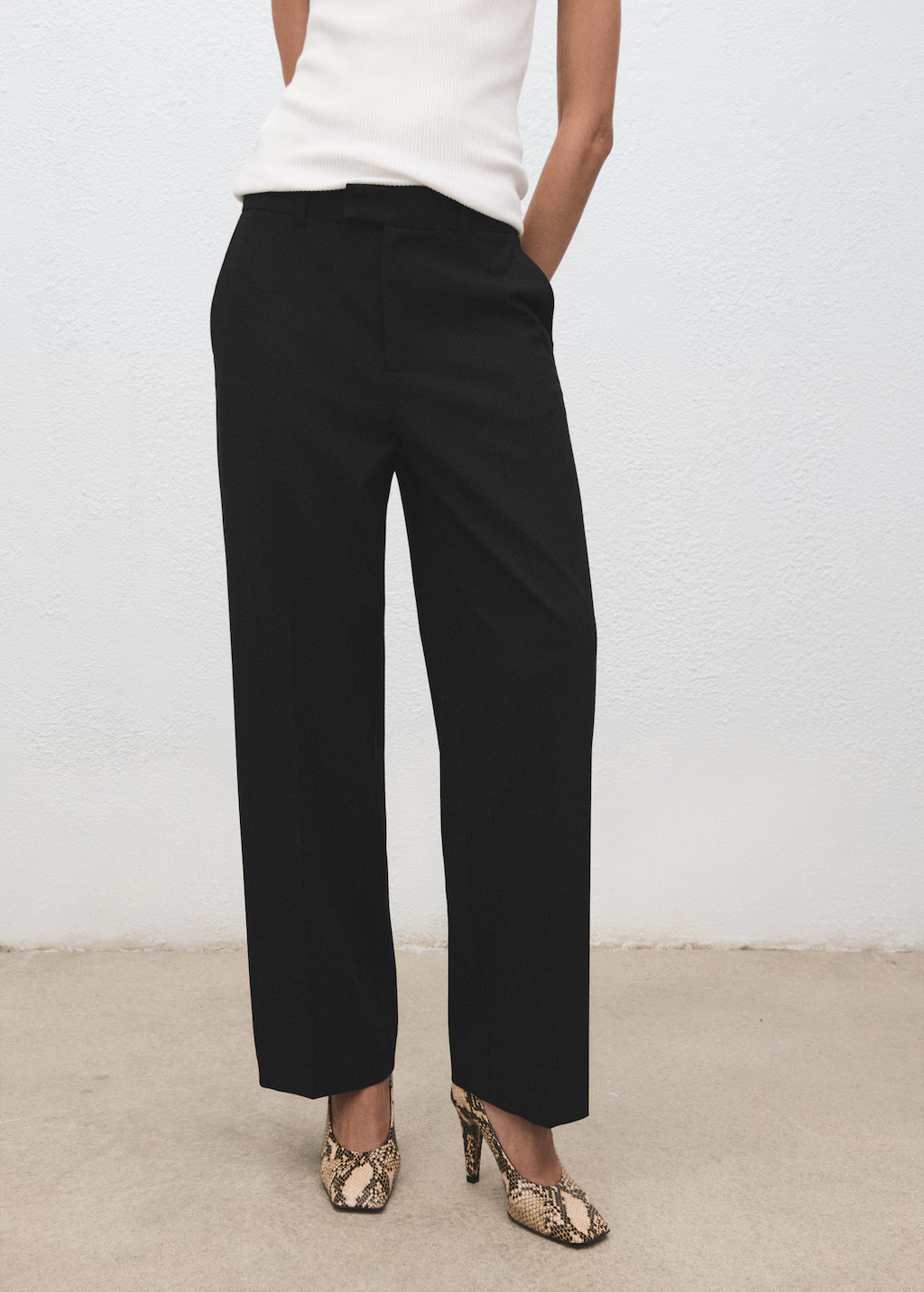 Mid-rise cropped straight-leg trousers - Women | MANGO United Kingdom | Mango EU