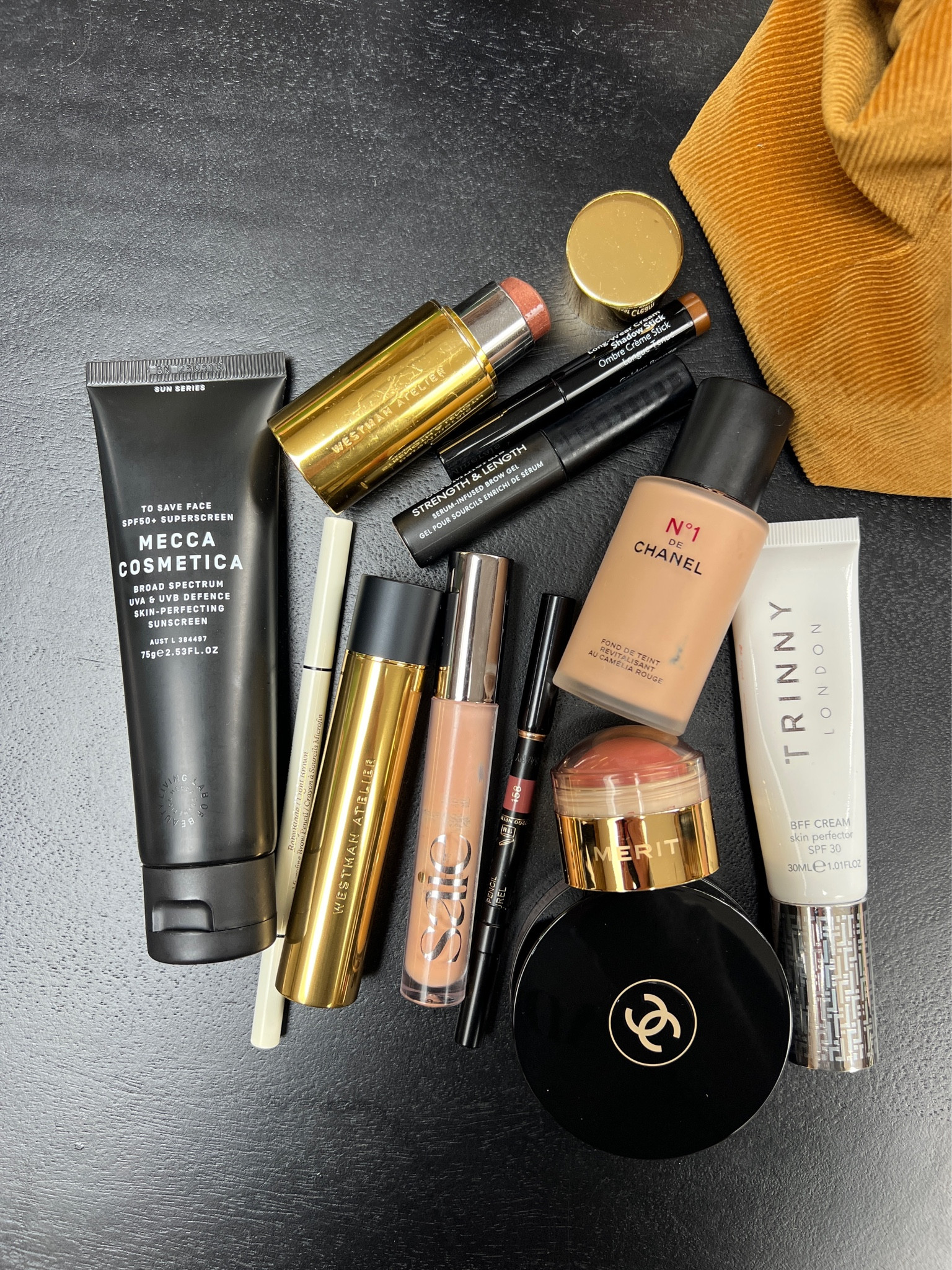 Chanel Soleil Tan De Bronzing Makeup Base  Makeup base, Minerals makeup,  Highlighter and bronzer