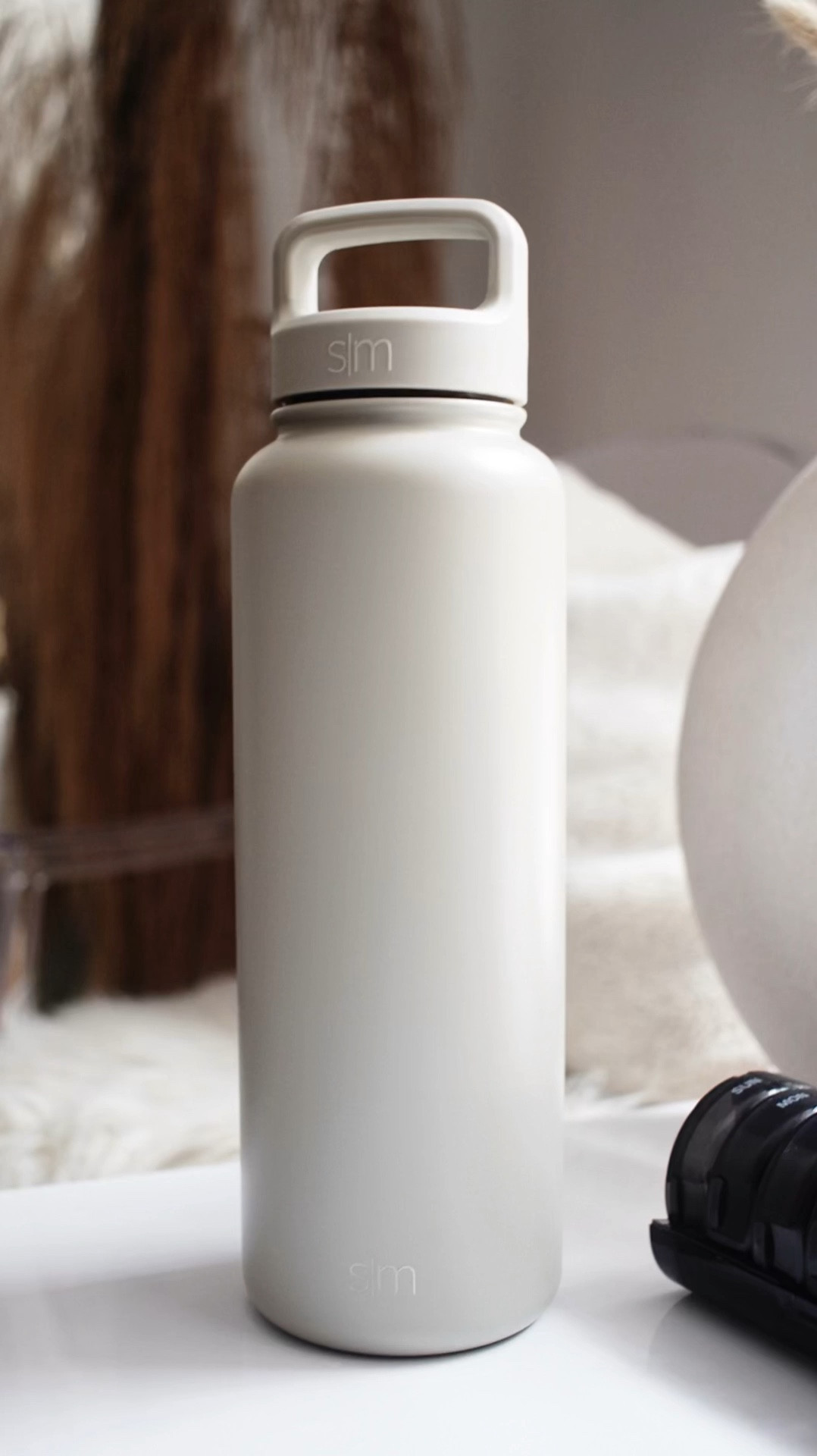 I know Stanley’s are all the rave but Simple Modern has been my go to fav for a while. I love that it comes with additional top options and that the straw option can be tucked and not exposed to the air for germs 🙌🏾 perfect for travel, at work, or at the gym and stays cold with ice for hoursssss👌🏾

🎶 : Midnight Fever
Musician: AI Music

#LTKTravel #LTKActive #LTKFindsUnder50