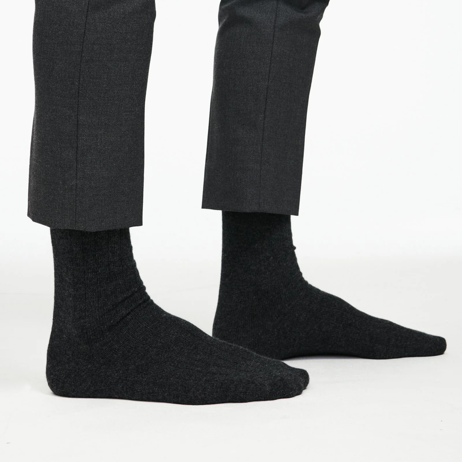 Cashmere Dress Socks in Smoke | NAADAM