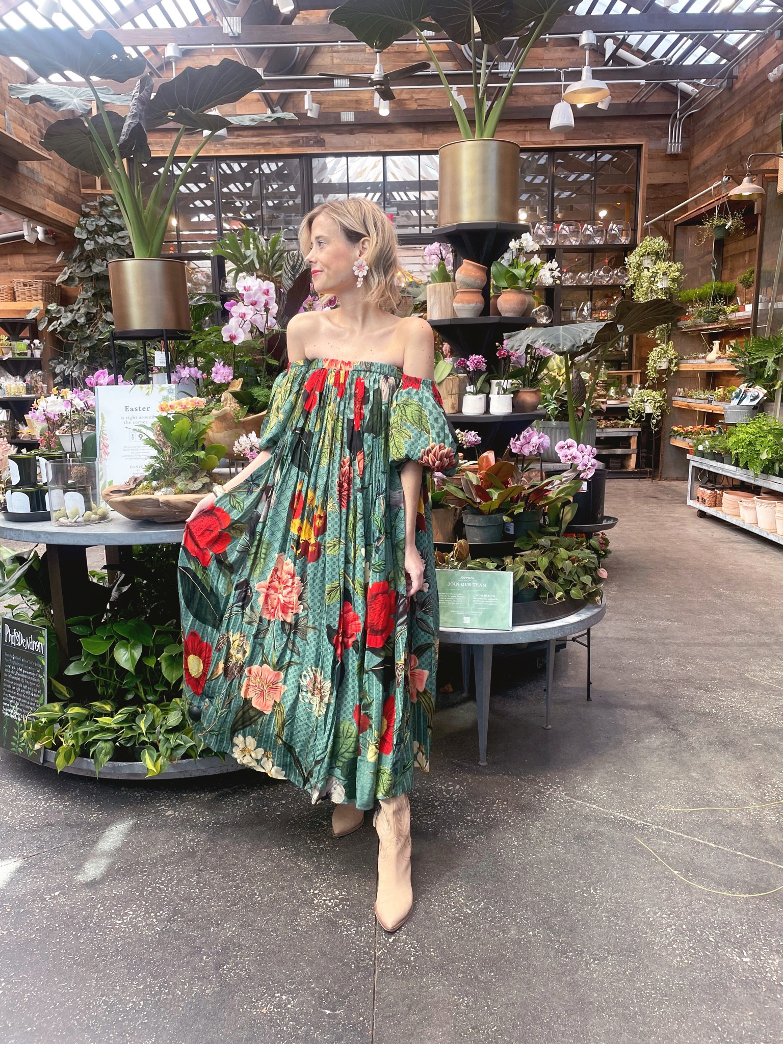 Filed Under: When you coordinate your dress to Your surroundings 🌸🌺🌼




#LTKtravel #LTKfit #LTKstyletip