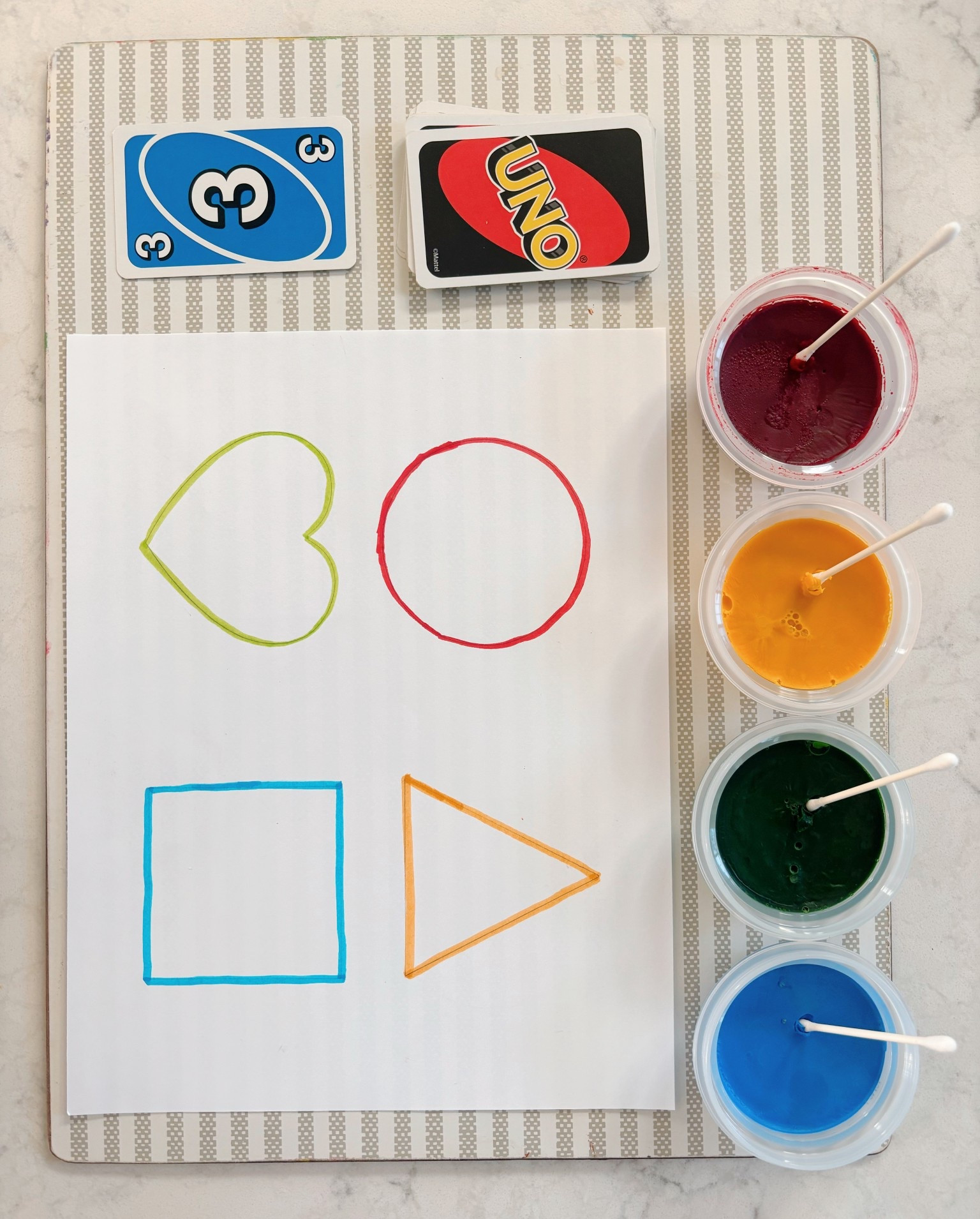 Q-tip painting with spill-proof toddler paints 🎨 