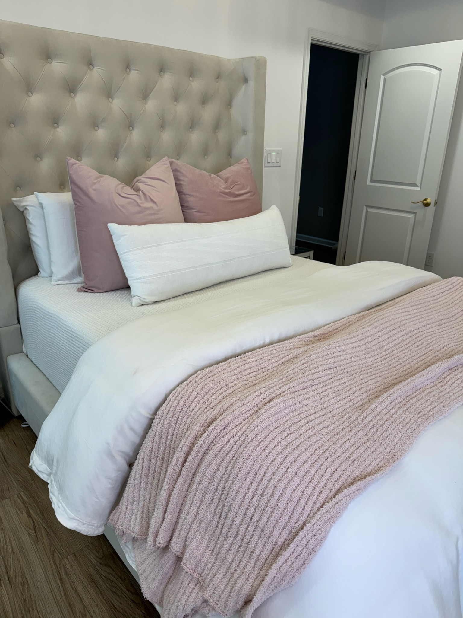 The most luxurious throw blanket I’ve ever own, and it’s the perfect addition to my bedroom! 