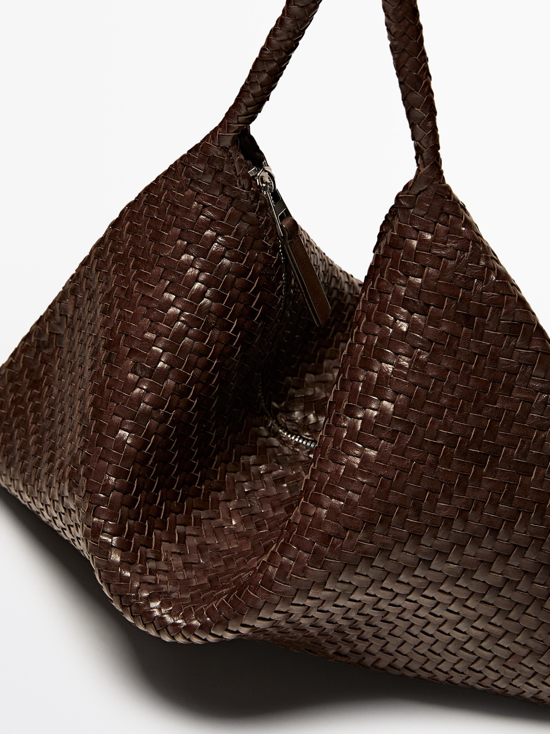 Handbag made of cowhide leather with a nappa finish. A handle/shoulder strap. Zip fastening. Brai... | Massimo Dutti US