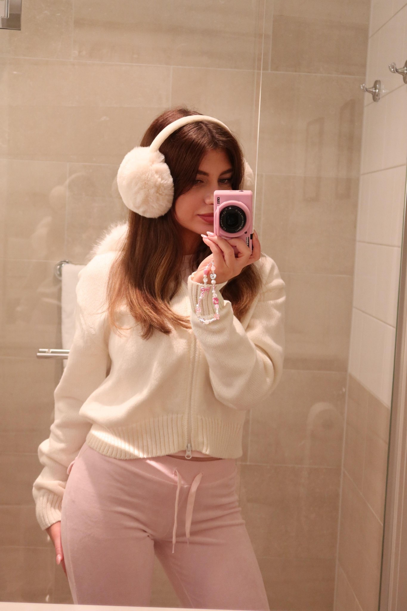 ☁️🎀


Knitwear, Cardigan, Loungewear, Ear muffs, Gina Tricot

#LTKtravel #LTKfestive #LTKwinter