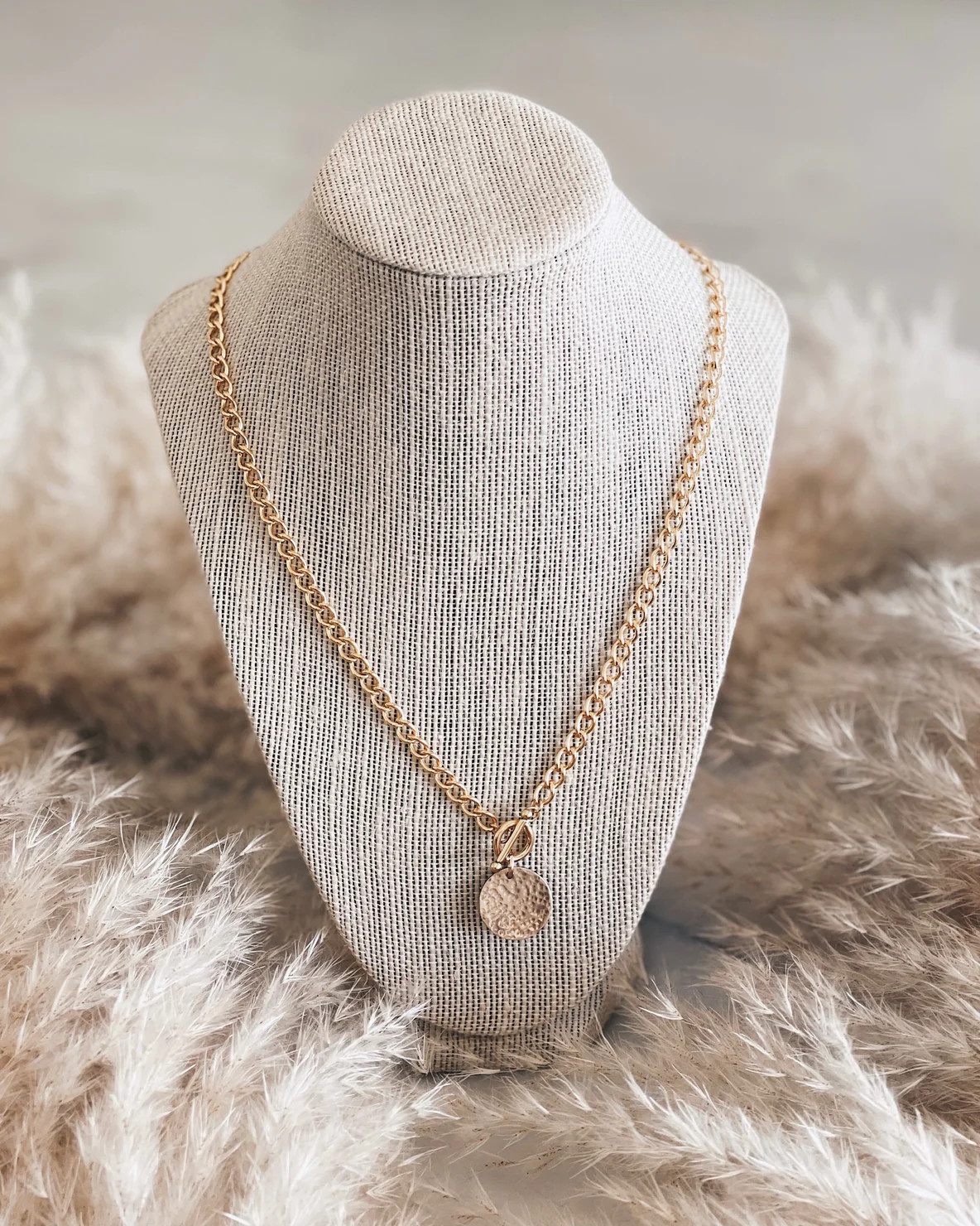 Toggle Curbed Chain Necklace | Stylin by Aylin