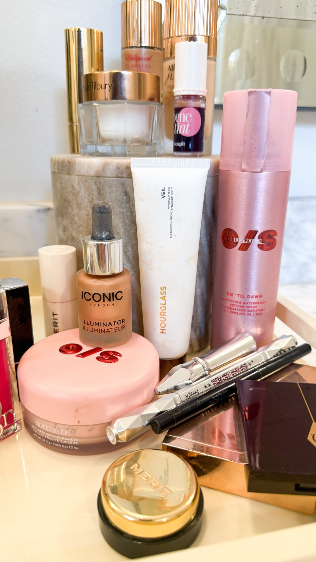 my daily makeup and skin favorites • all 20% off with code SAVEGIFTS || 

foundation 6 neutral
flawless filter: medium
bronze stick: seine
solo shadow: studio and vachetta
patrick ta bronzer: she's sculpted
one size setting powder: ultra pink
dior lipstick: 784 and 999
dior gloss: raspberry and cherry



#LTKBeauty #LTKSaleAlert #LTKFindsUnder100