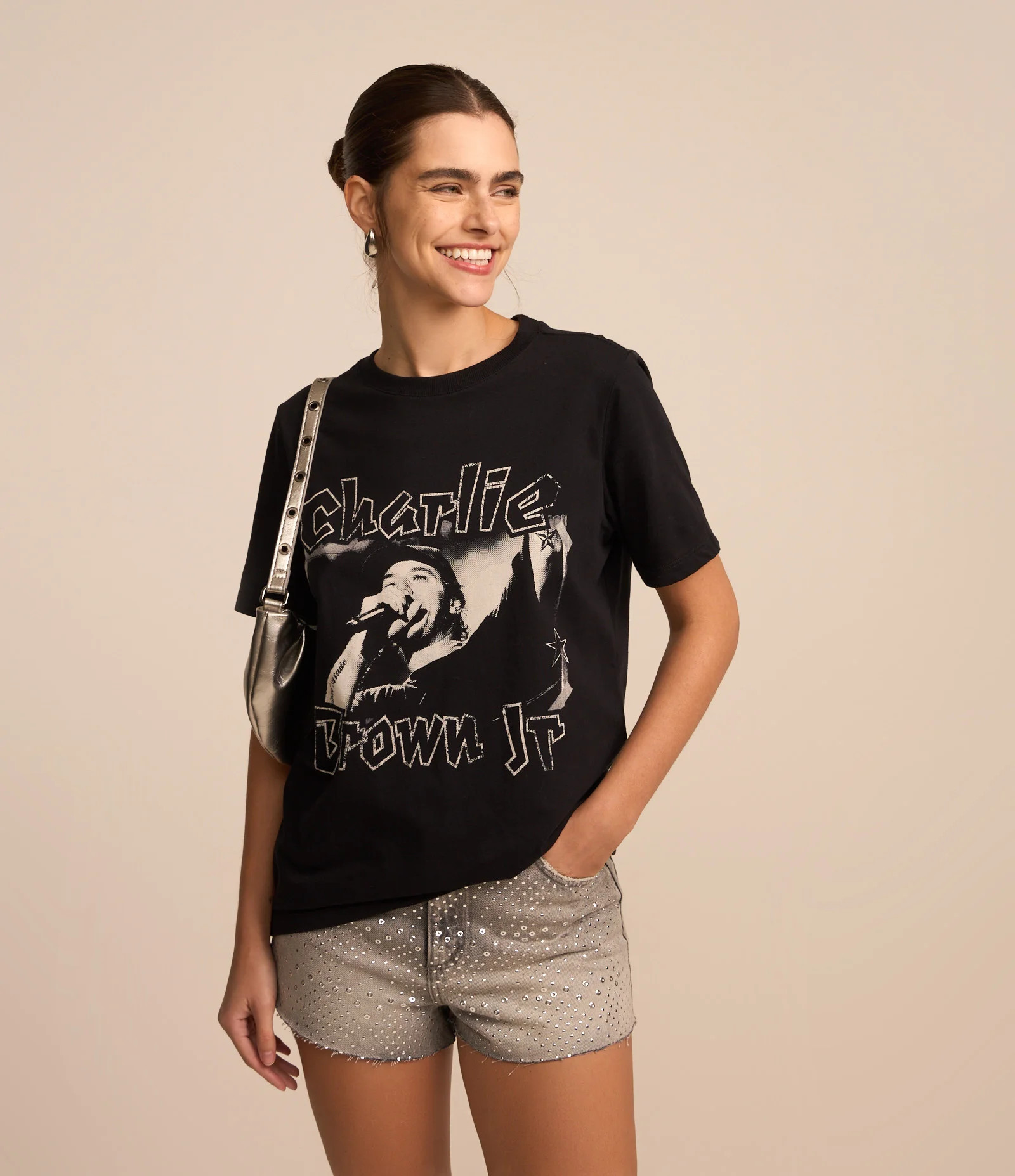 Camiseta Alongada em Algodão com Estampa Charlie Brown Jr Preto - Lojas Renner | Renner (BR)