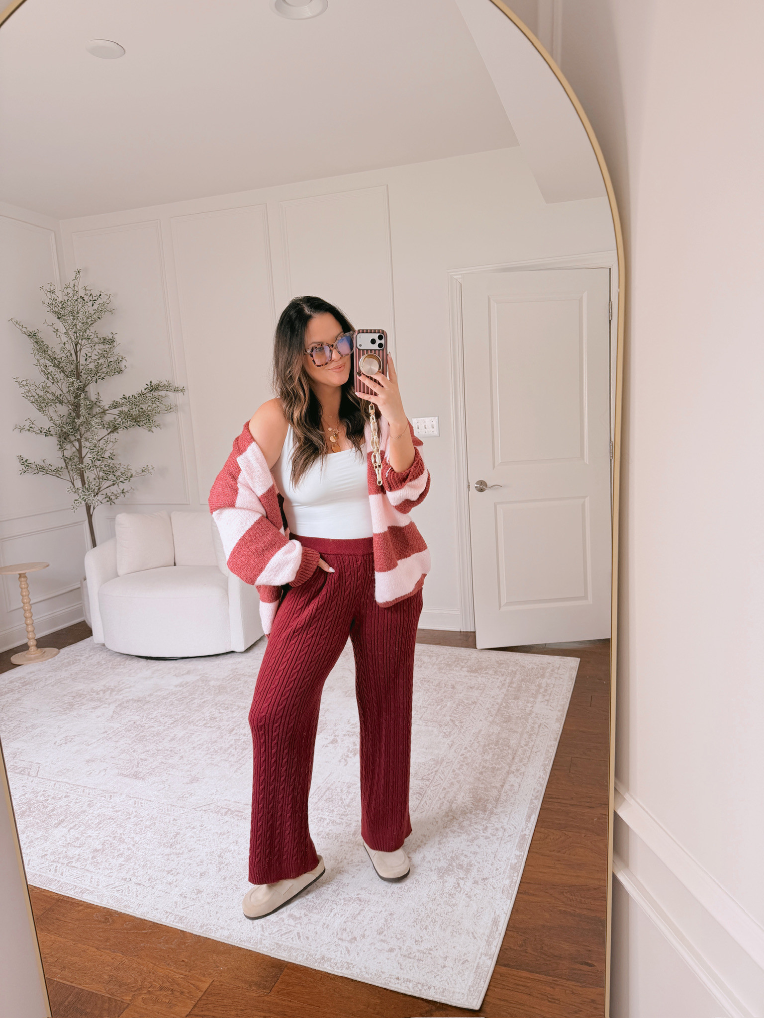wearing an XL in the cardigan and bottoms

#LTKSeasonal #LTKMidsize