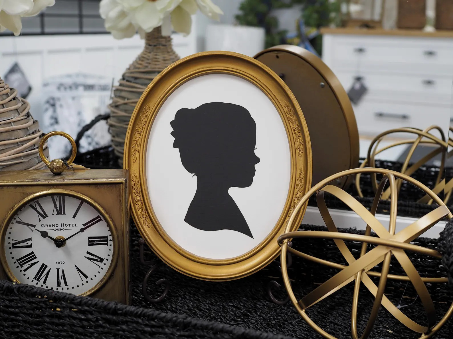 Custom Hand Cut Silhouette Portrait in Vintage Gold Oval Frame | Etsy (Global)
