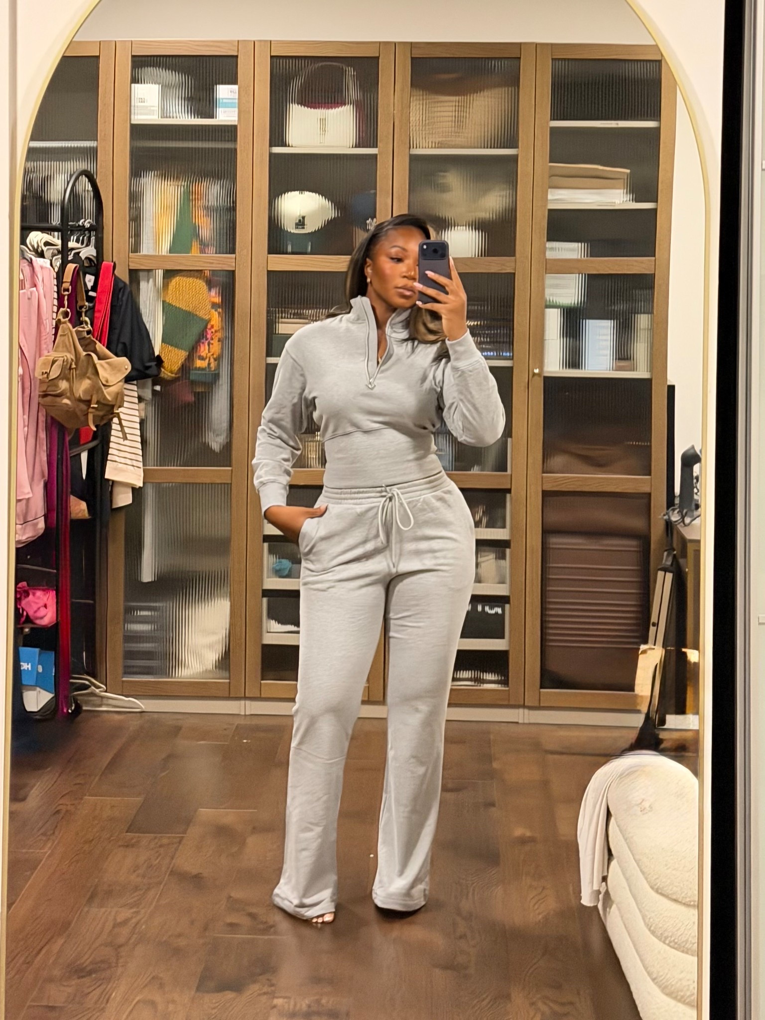 this set 😭😍🤏🏾 I am 5’9 200 lbs size 12 wearing a small top and large long pants!!! 