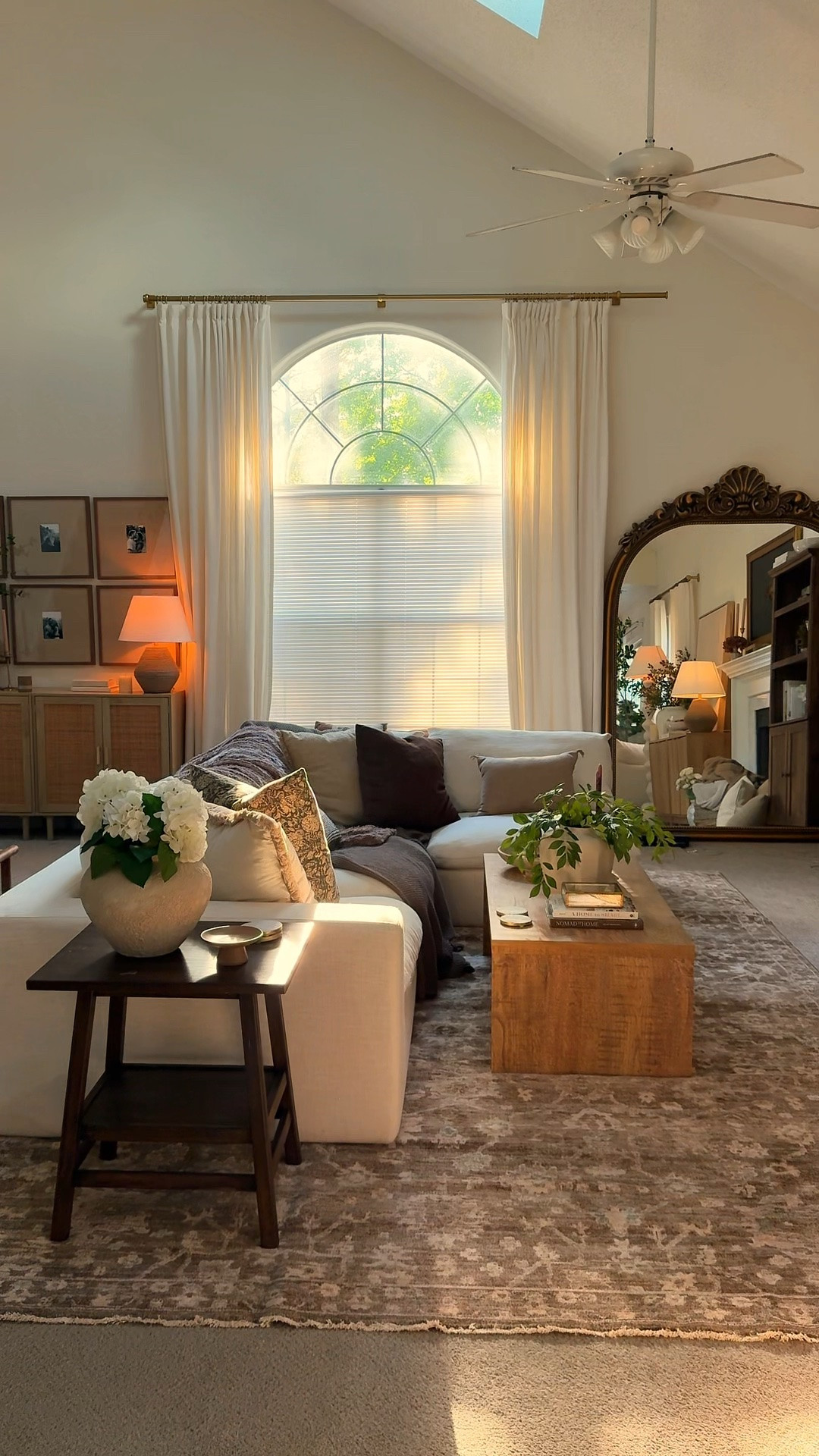 Loving these warm and cozy vibes in our living room! Lumbar is from @Joon Loloi