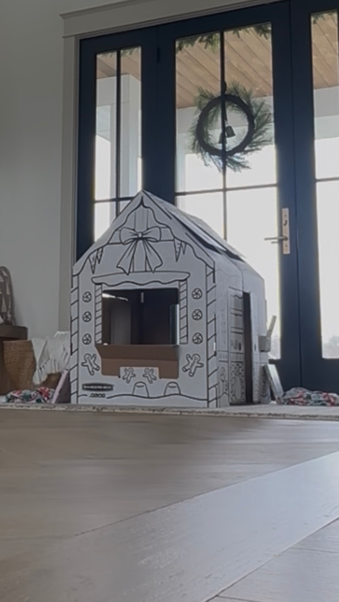 Kiddos will spend countless hours coloring then even more time playing inside! Worth the $30 🙌🏼