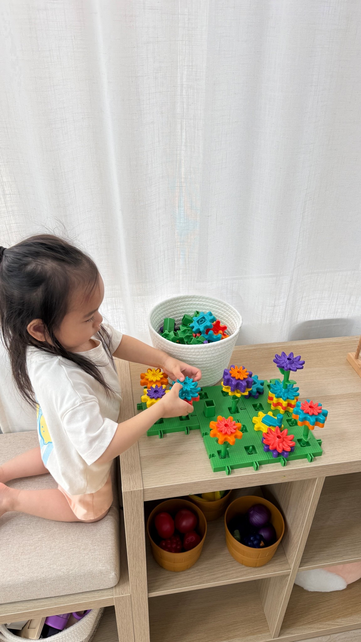 new garden gears toy for my toddler! it’s kinda like legos :) she loves building flowers! #toddlertoys #toddleractivity #toys 