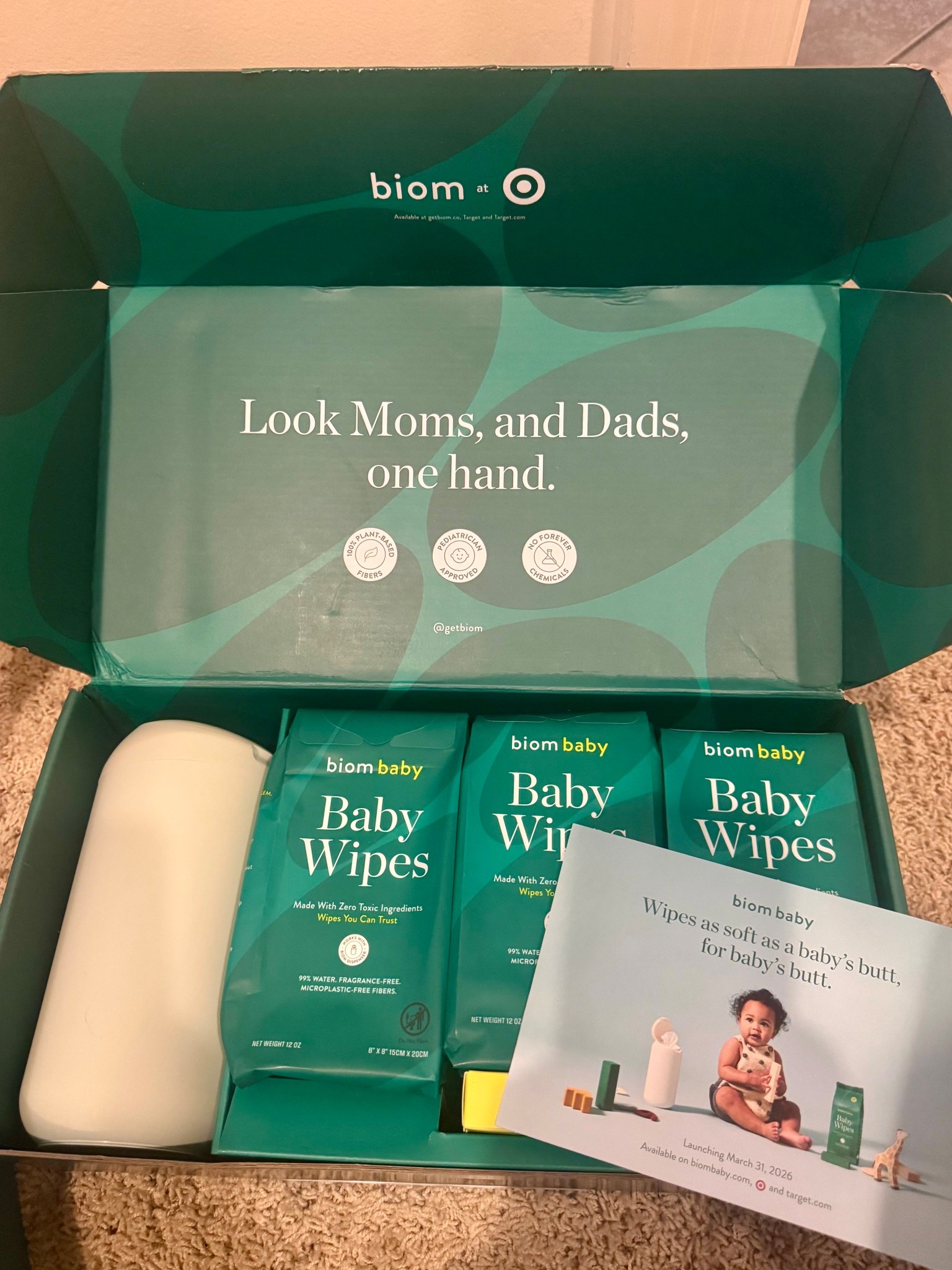 This one handed wipe kit stops the juggling act! Locks in place so you can grab your wipes fast. And the best part is they're at target now 

Baby registry
Baby 


#LTKKids #LTKBaby