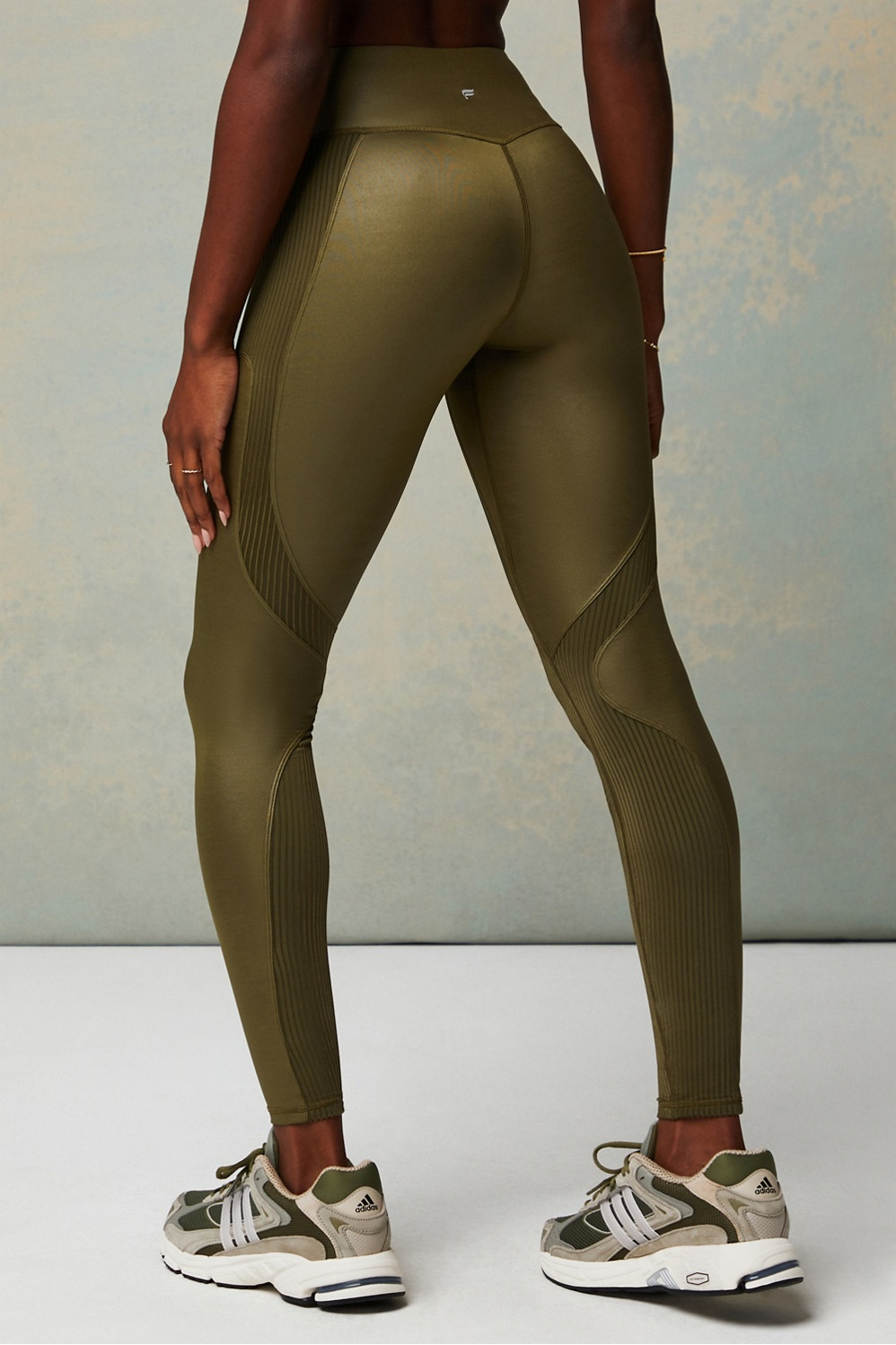 Motion365+ Contour High-Waisted Legging | Fabletics