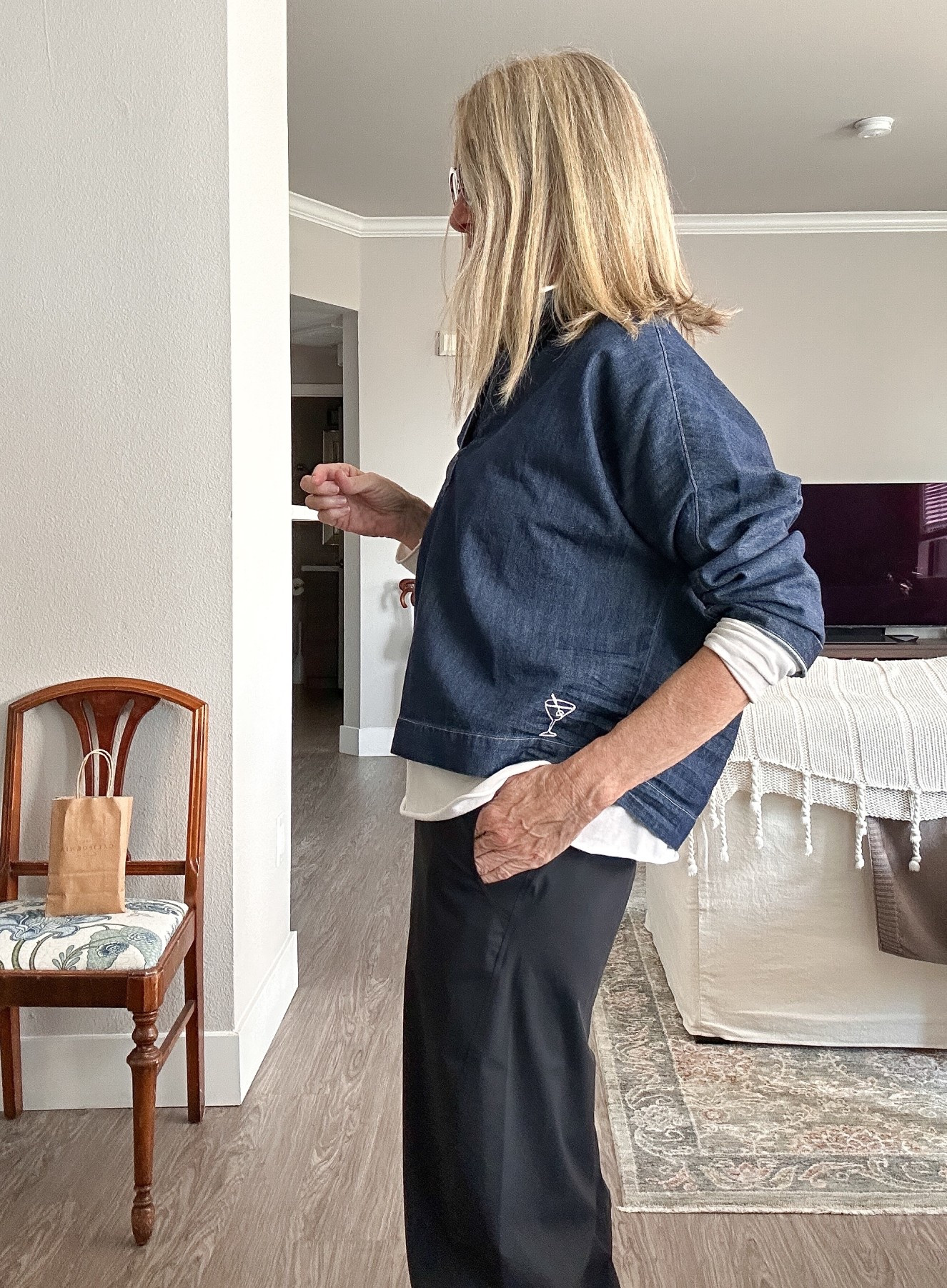 Frank & Eileen’s vintage indigo denim popover shirt is my new fall staple. Don’t mind the martini glass, I had that embroidered! 🍸 I’m wearing mine over F&E’s popover Henley and my Ruti on-the-loose-work pants.

#LTKStyleTip #LTKOver40