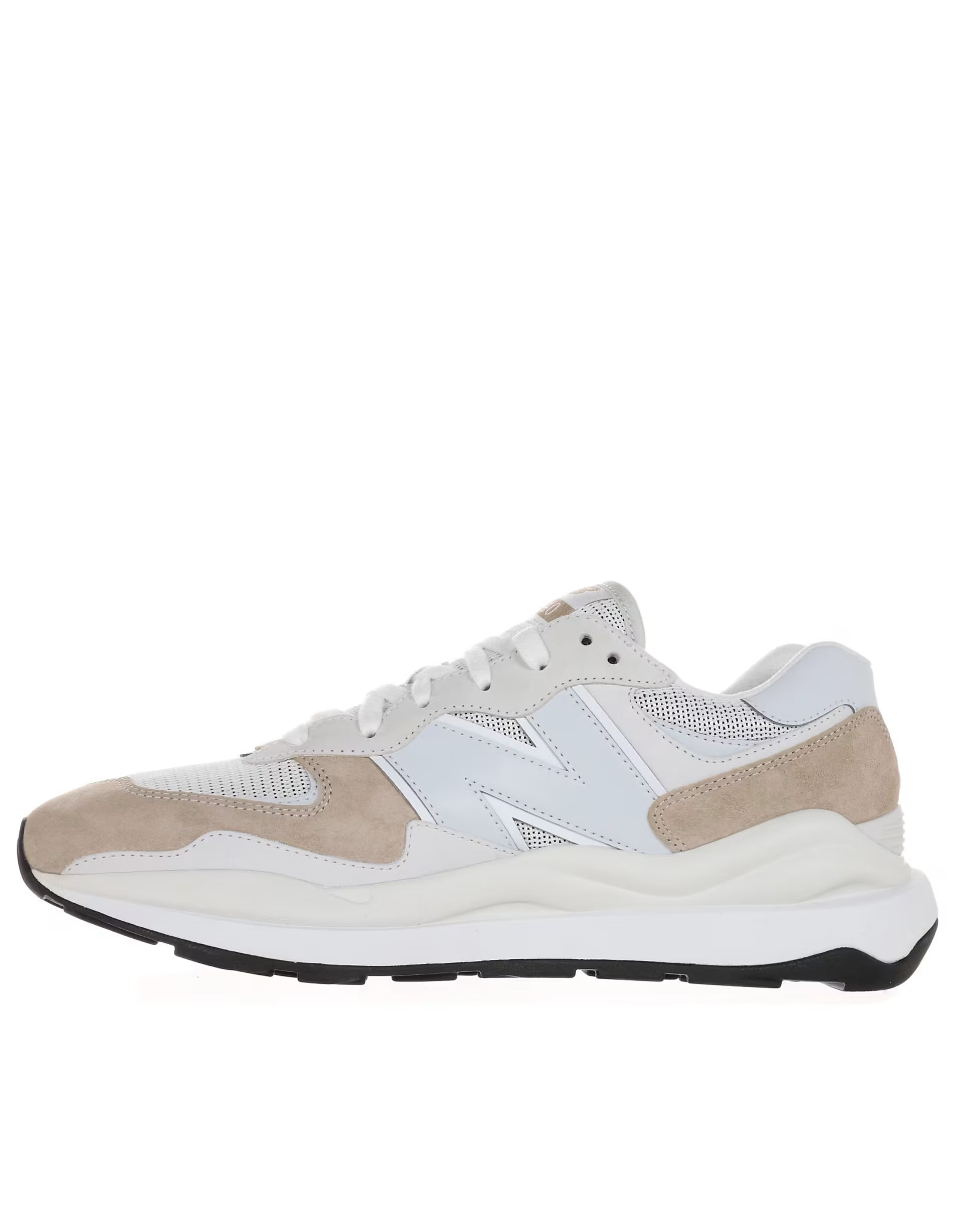 New Balance 57/40 sneakers in white with peach detail | ASOS (Global)