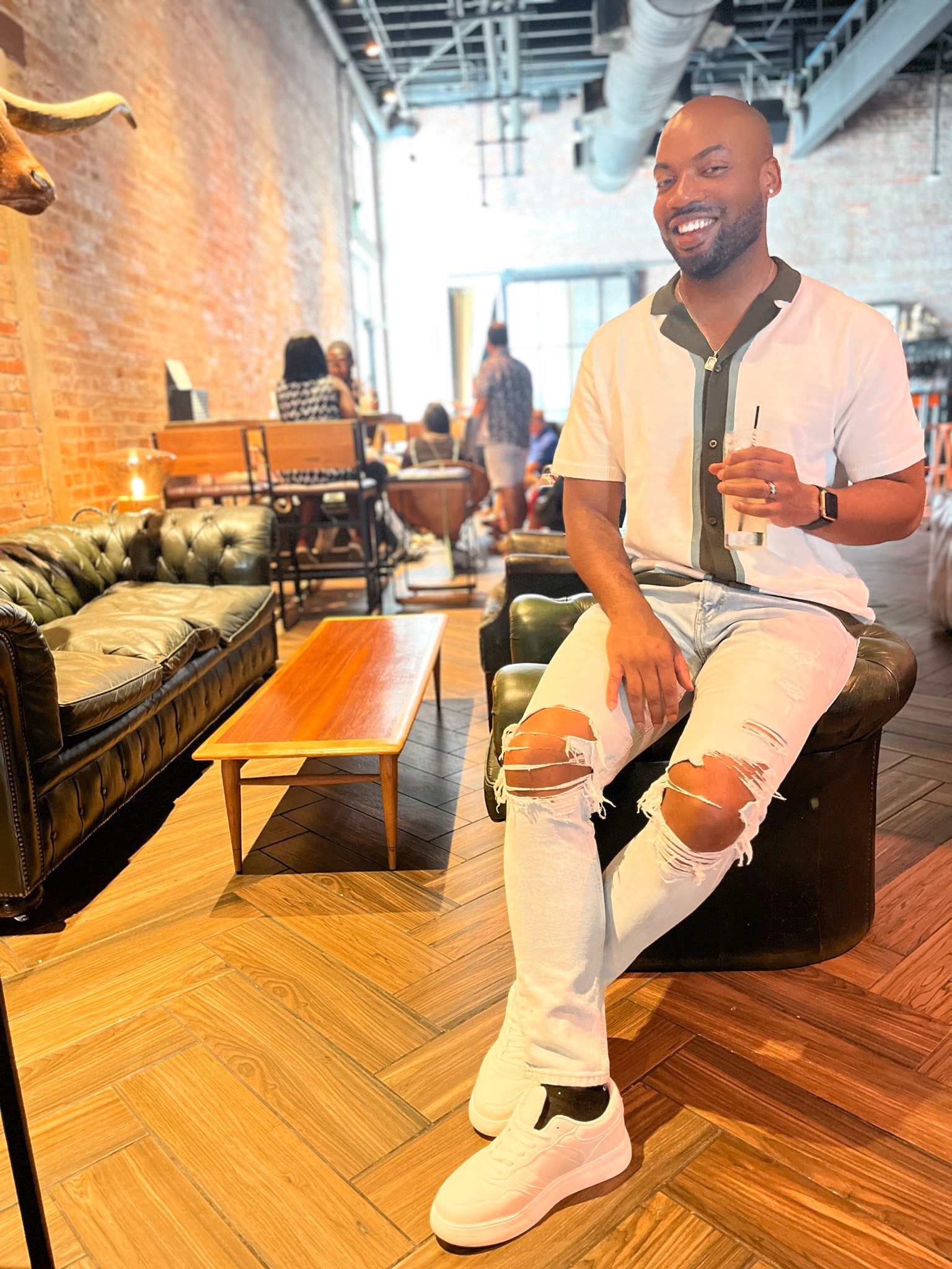 STRIPE REVERE COLLAR KNITTED SHIRT | White sneakers | ripped denim jeans 

#LTKfit #LTKunder50 #LTKmens